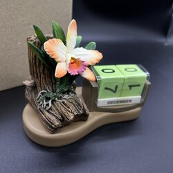 (ซื้อครบ 4,000 บาท รับของกำนัล) ที่เสียบปากกา ตั้งโต๊ะ แบบที่ 2