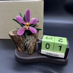 (ซื้อครบ 4,000 บาท รับของกำนัล) ที่เสียบปากกา ตั้งโต๊ะ แบบที่ 1