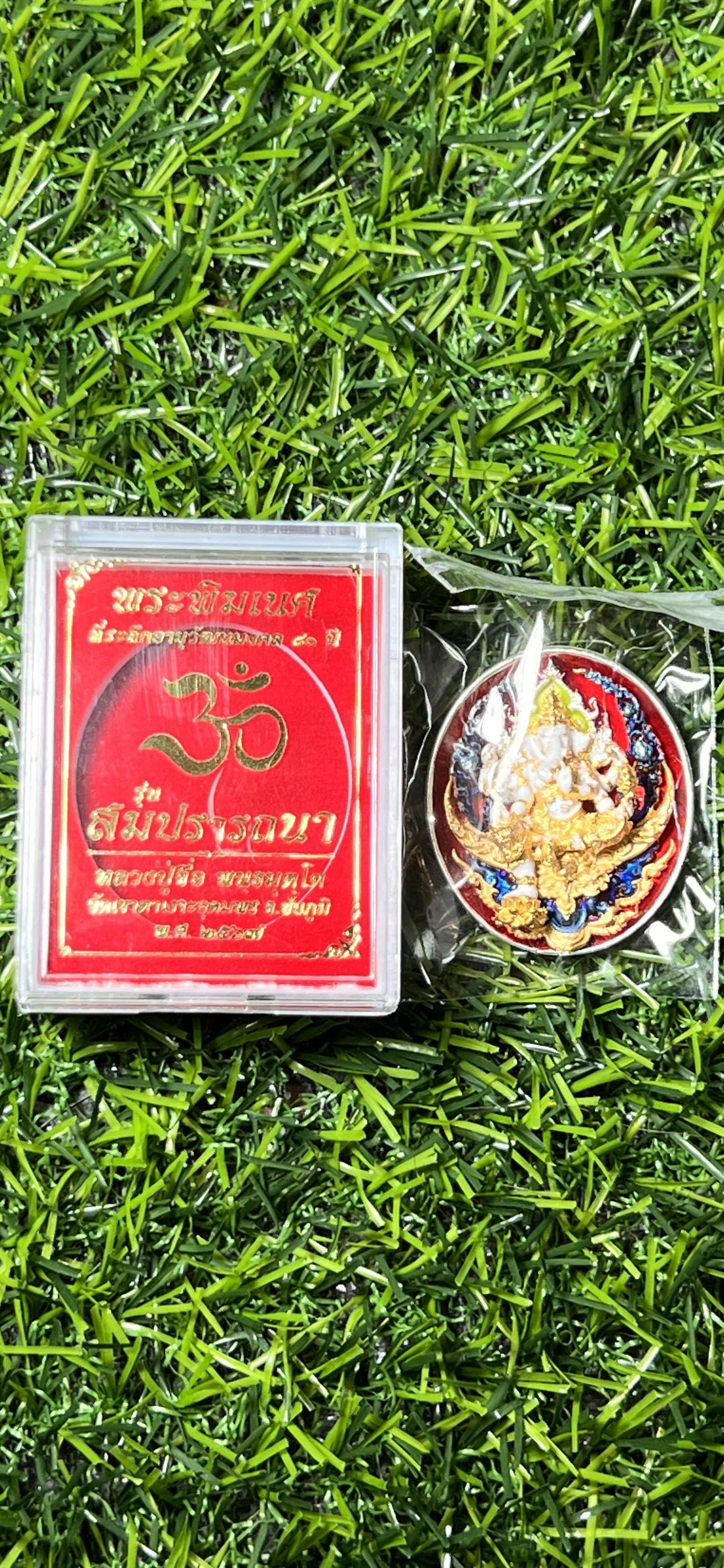 พระพิฆเนศ ที่ระลึกอายุวัฒนมงคล ๘๐ ปี รุ่น สมปรารถนา หลวงปู่จื่อ วัดเขาตาเงาะอุทุมพร จ. ชัยภูมิ ปี 2567 รายการที่ 38 เนื้อบรอนซ์อิตาลี่ชุบเงินลงยา Jewelry สีแดง กนกบลูทอง องค์ชุบทองคำลงยา