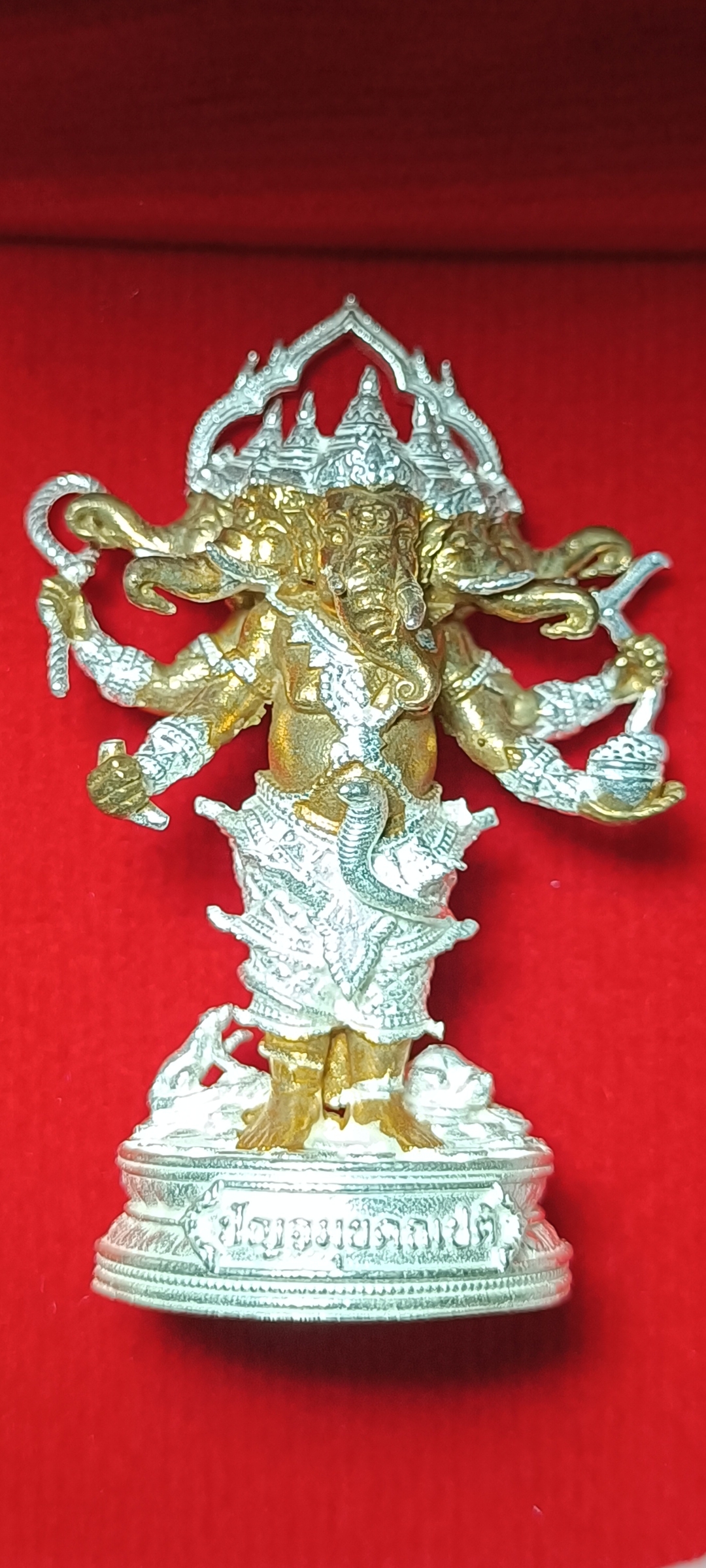 พระพิฆเนศ ๕ เศียร ปางปัญจมุขคณปติ มหาชัยชนะ พระครูธีรธรรมวงศ์(พระอาจารย์เลี้ยง ธีรวโร) วัดจอมเกษ ต.ขยาย จ.อยุธยา ปี 2567 หมายเลข ๕ เนื้อนวะ