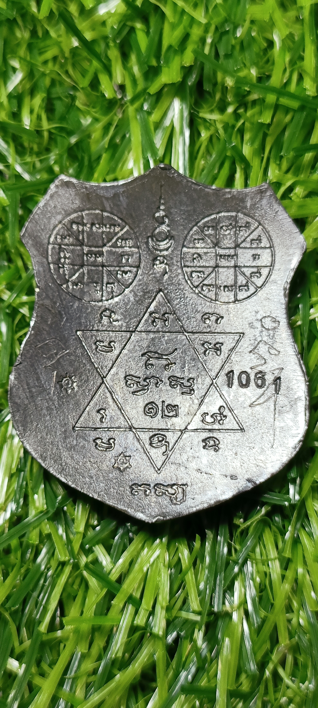 เหรียญพระราหู พลังอมตะแห่งจักรวาล เนื้อตะกั่ว หน้ากากกะไหล่ทอง (กรรมการ)สร้าง 1288 เหรียญ