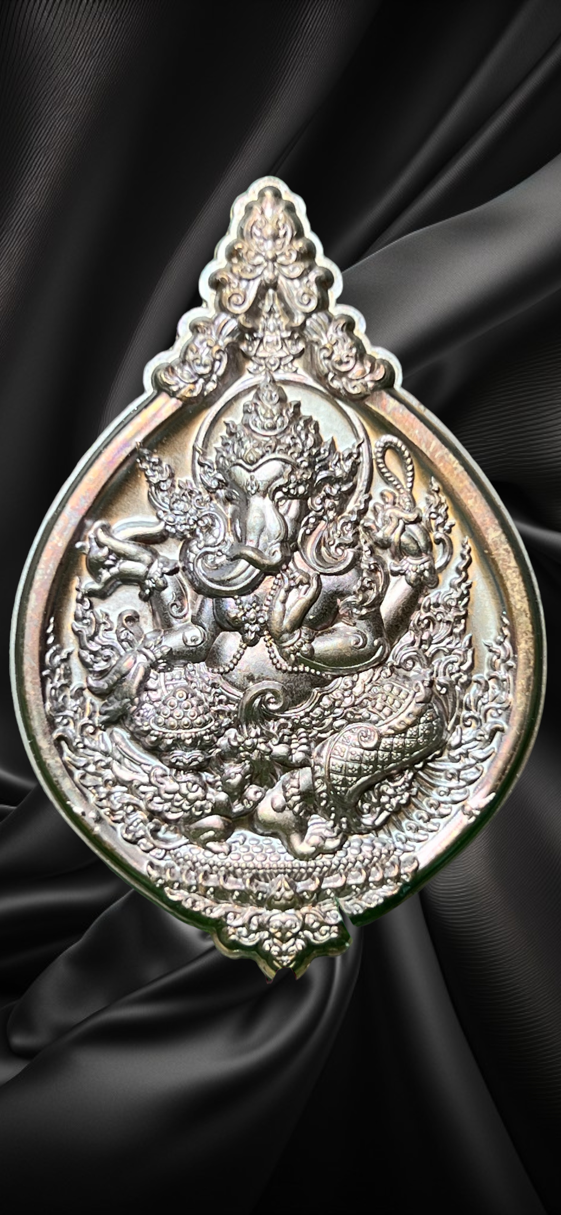 เหรียญพระพิฆเนศ รุ่น สุขสบาย หลวงปู่ยูร วัดหนองป่าหมาก จังหวัดสระแก้ว รายการที่ 8.4 เนื้อเทวฤทธิ์แดงมะขามเข้ม