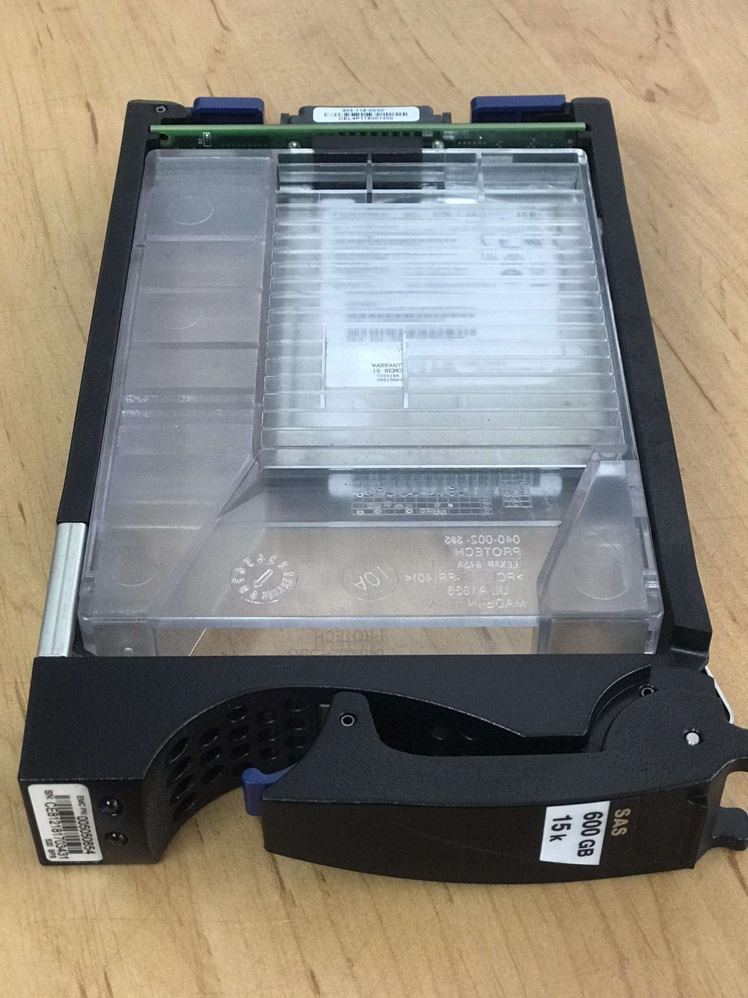 TOSHIBA / EMC 600GB 15K 6G SAS 3.5 LFF HOT-SWAP FOR VNX5300 // Tray 0050854 / AL13SXB600N / 118000382-05 (Used) // สินค้ารับประกัน โดย บริษัท อะไหล่เซิร์ฟเวอร์ จำกัด