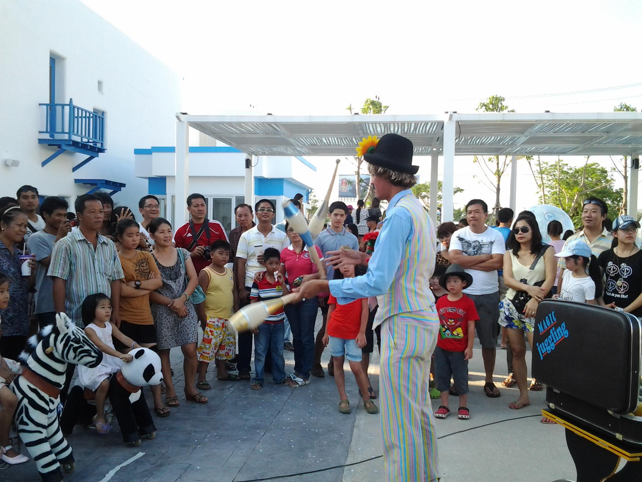 จักกลิ้ง Juggling Show