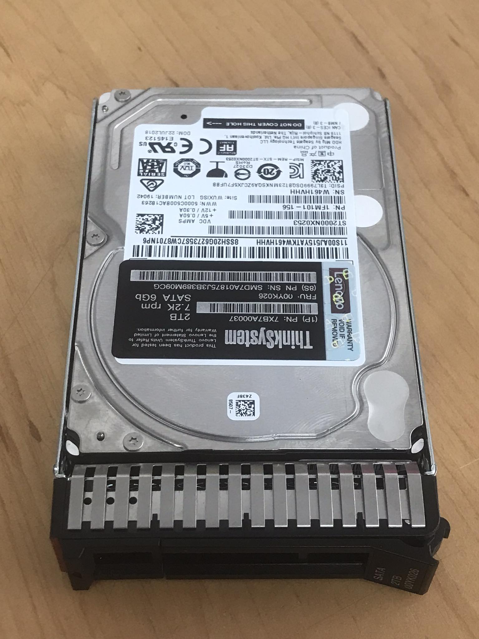 Lenovo 2TB 7.2K 6G SATA 2.5'' 512e G4HS HDD // 00YK026 / 7XB7A00037 (Used) // สินค้ารับประกัน โดย บริษัท อะไหล่เซิร์ฟเวอร์ จำกัด