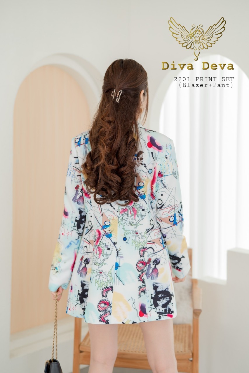 ชุดสูทผู้หญิงขาสั้น สีขาว/สีดำ No.2201