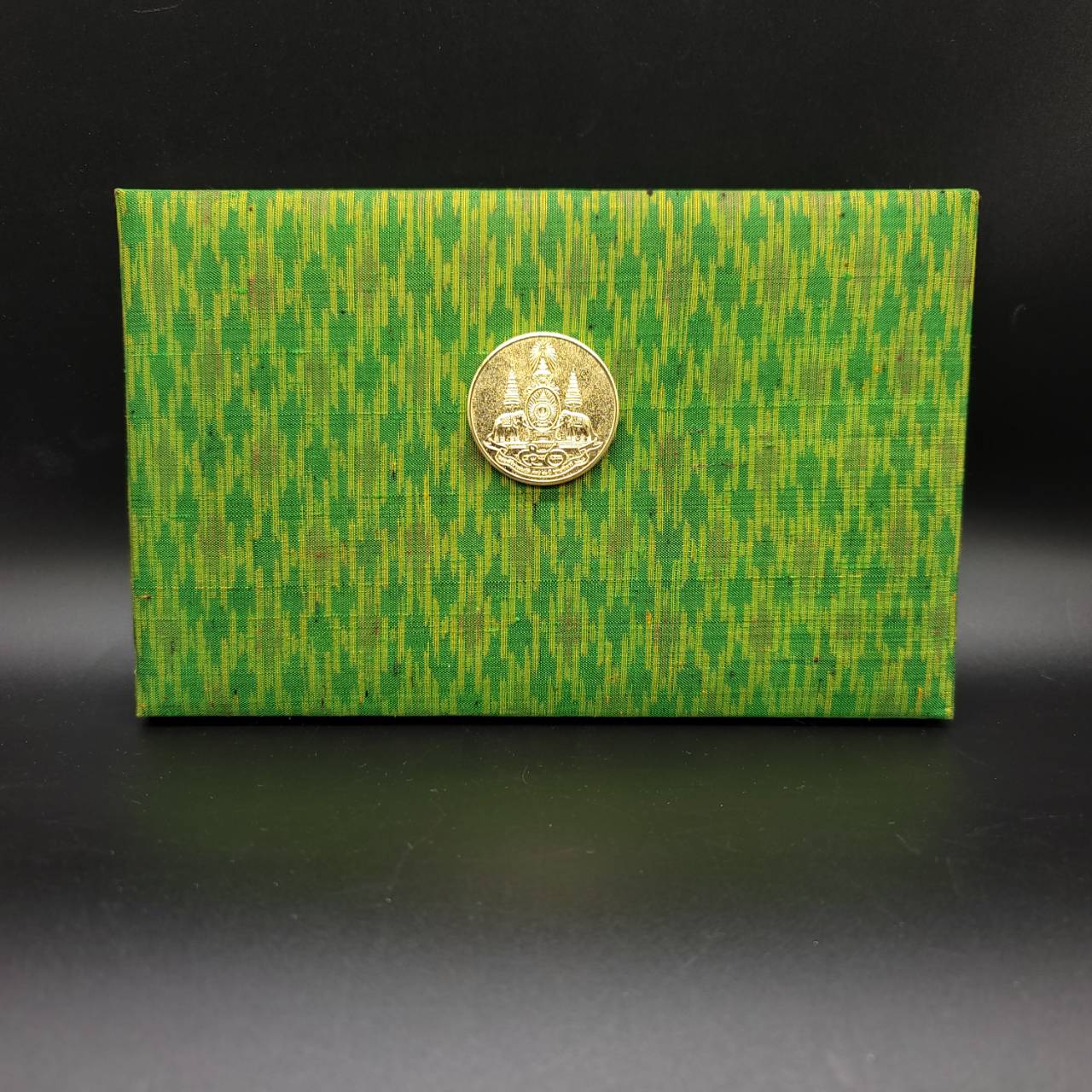 ธนบัตร 500บาท ฉลองสิริราชสมบัติครบ 50 ปี พร้อมปกผ้าไหม สีเขียวใบตอง (มีกล่อง+มีคู่มือ) เลข 50Gฉ 95865