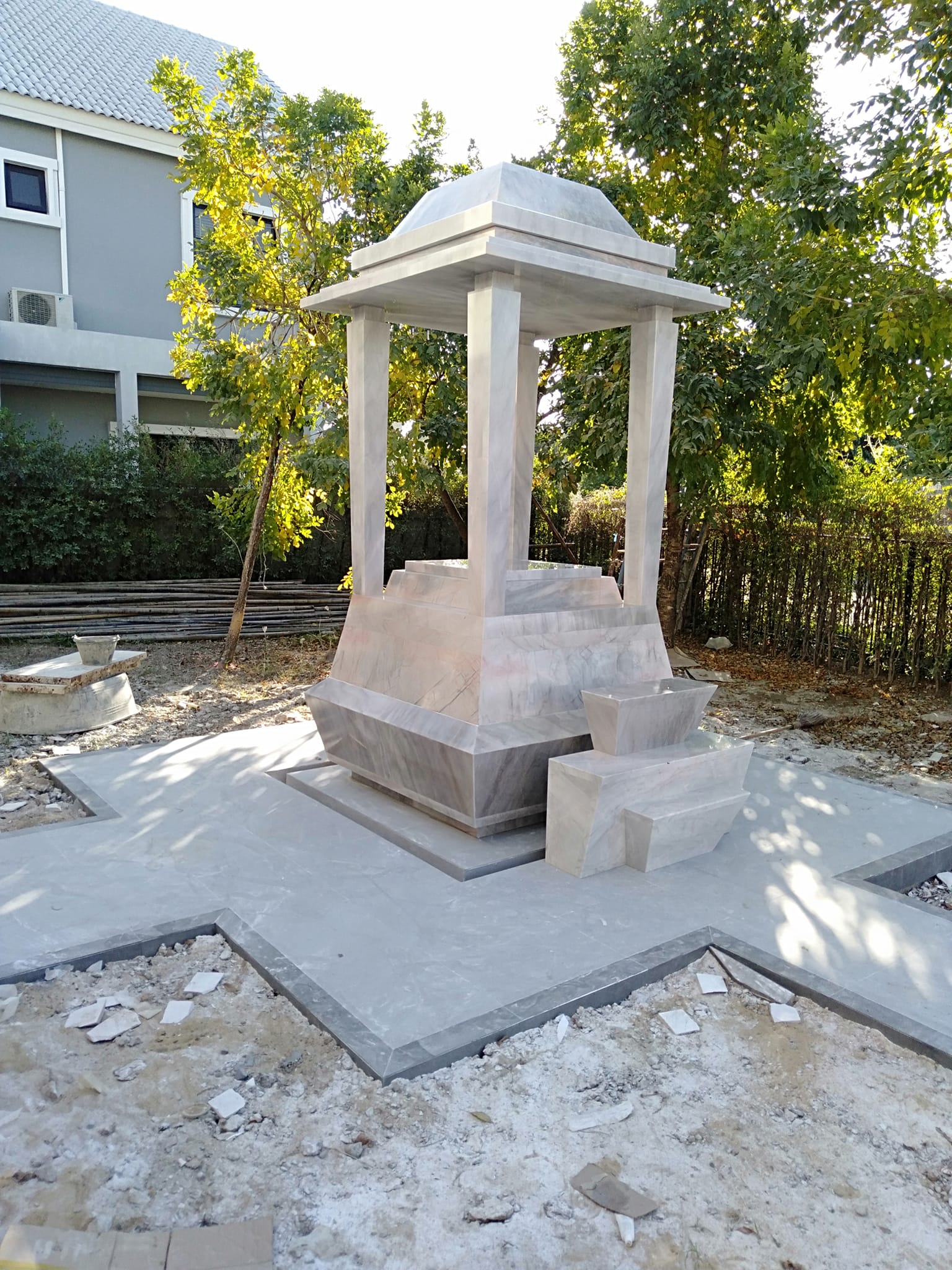 ศาลพระราหูหินอ่อน