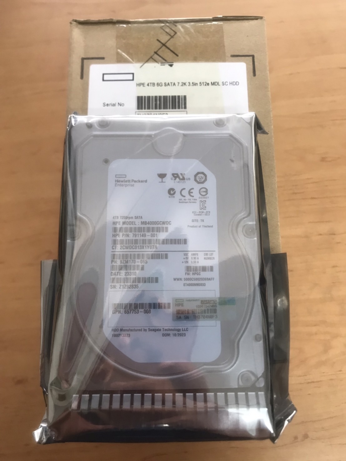 HP 4TB 7.2K SATA 6G 3.5" SC Hard Drive // 793665-B21 / HDD 791149-001 / GPN 657753-008 / ST4000NM0033 / 9ZM170-065 / Tray 793761-001 (New In Box) // สินค้ารับประกัน โดย บริษัท อะไหล่เซิร์ฟเวอร์ จำกัด