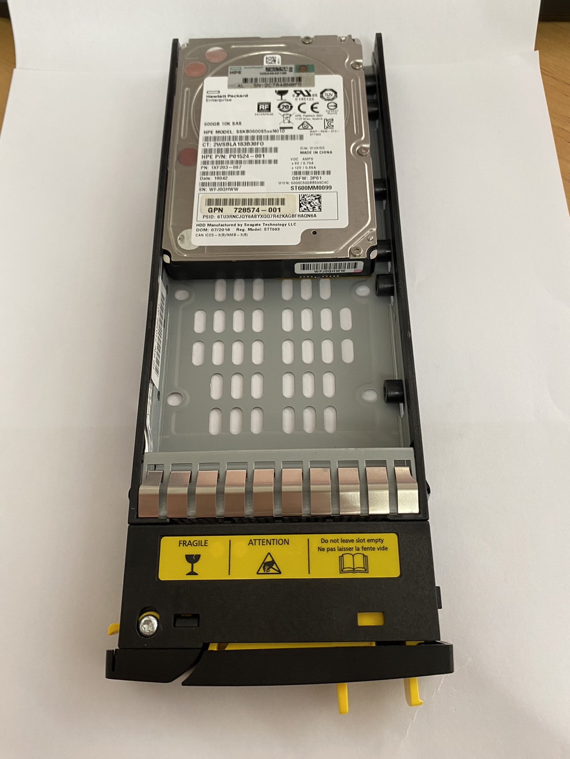 HP 600GB 10K 6G SAS 2.5'' HDD 3PAR // HDD P01524-001 / Tray 710386-001 / GPN 728574-001 / SSKB0600S5xeN010 / ST600MM0099 / 1XF203-087 (Used) // สินค้ารับประกัน โดย บริษัท อะไหล่เซิร์ฟเวอร์ จำกัด
