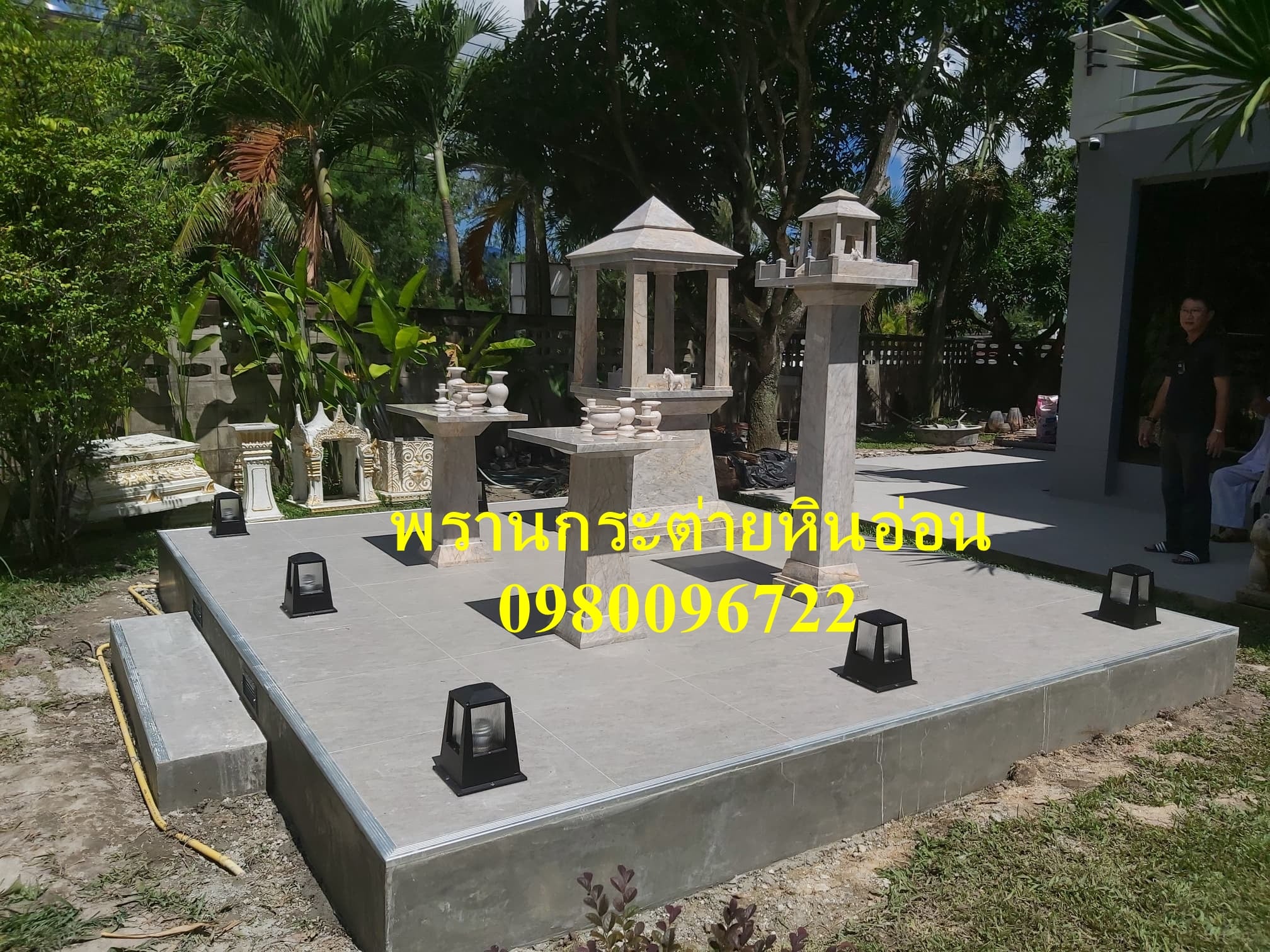 ศาลพระพรหมหินอ่อนทรงโมเดิร์นและศาลพระภูมิโมเดิร์น