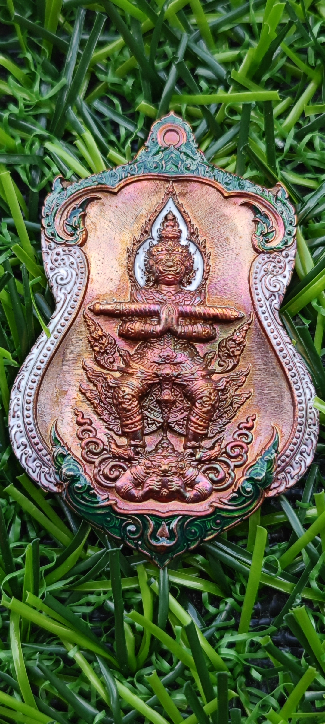 เหรียญท้าวเวสสุวรรณ รุ่น "เจ้าสัวพันล้าน" หลวงปู่จันทร์ โชติโก อุทยานเวสสุวรรณจันทมงคล ม่อนกุเวร จ.เชียงใหม่ เนื้อทองแดงผิวไฟ ลงยาขอบ