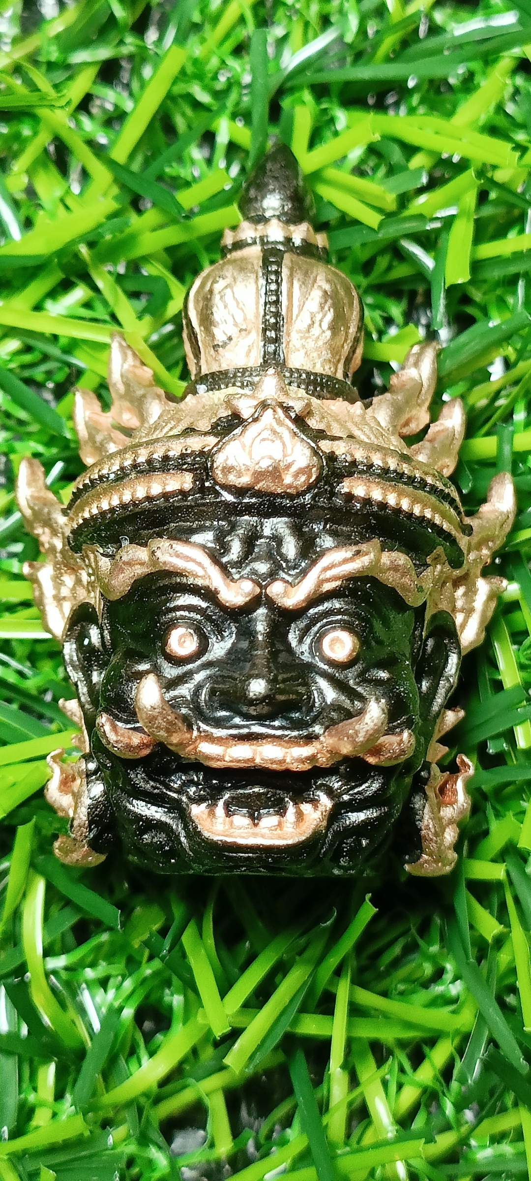 เศียรท้าวเวสสุวรรณ รุ่น บูชาครู เจ้าคุณพัฒน์ วัดห้วยด้วน ปี 65 เนื้อแบล็คโรเดียมนาค