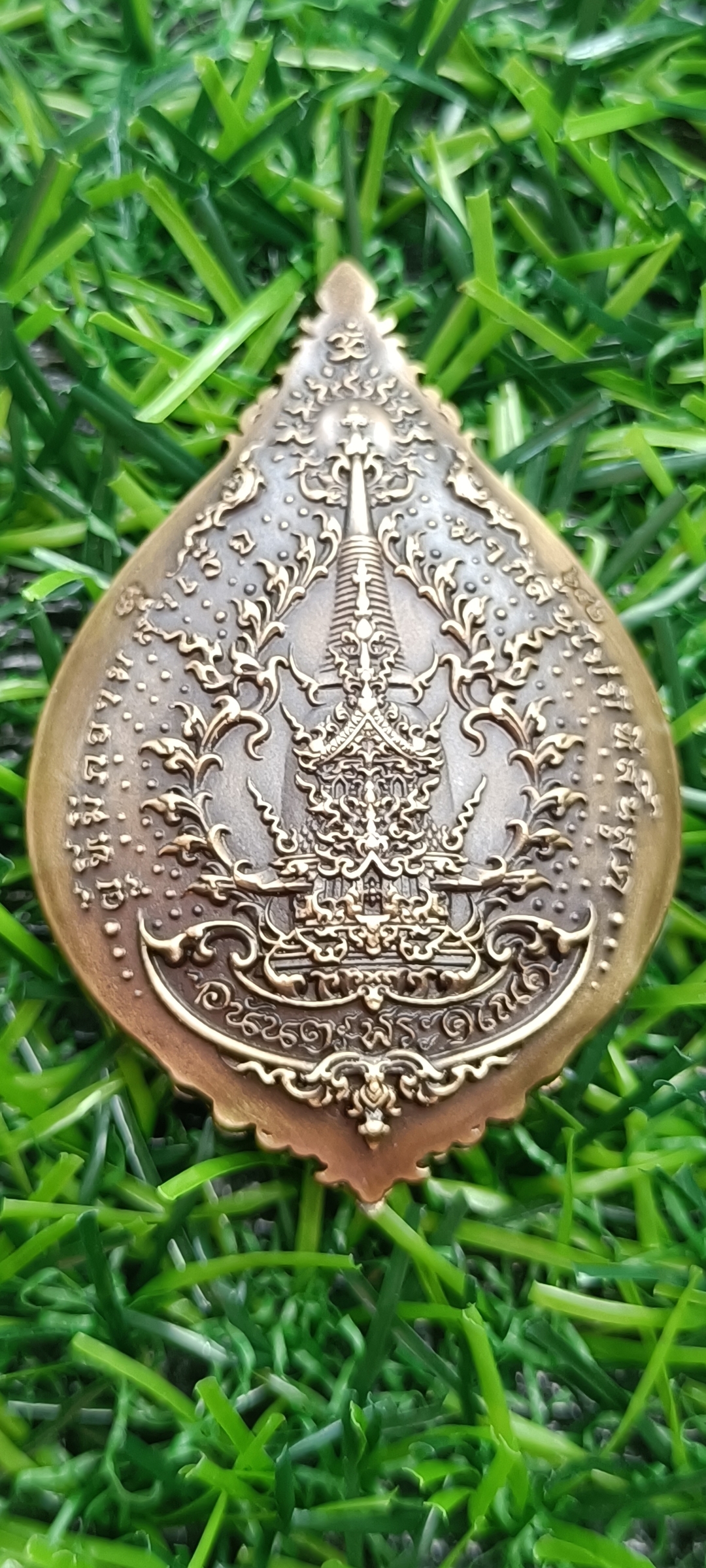 เหรียญหล่อพุทธศิลป์ อนันตะพระคเณศ หลวงพ่อวิจิตร อนุชาโต สำนักปฏิบัติธรรมพุทธบูชา จ.นครปฐม ขนาดเหรียญหล่อ สูง 4.5 ซม. กว้าง 3.0 ซม.