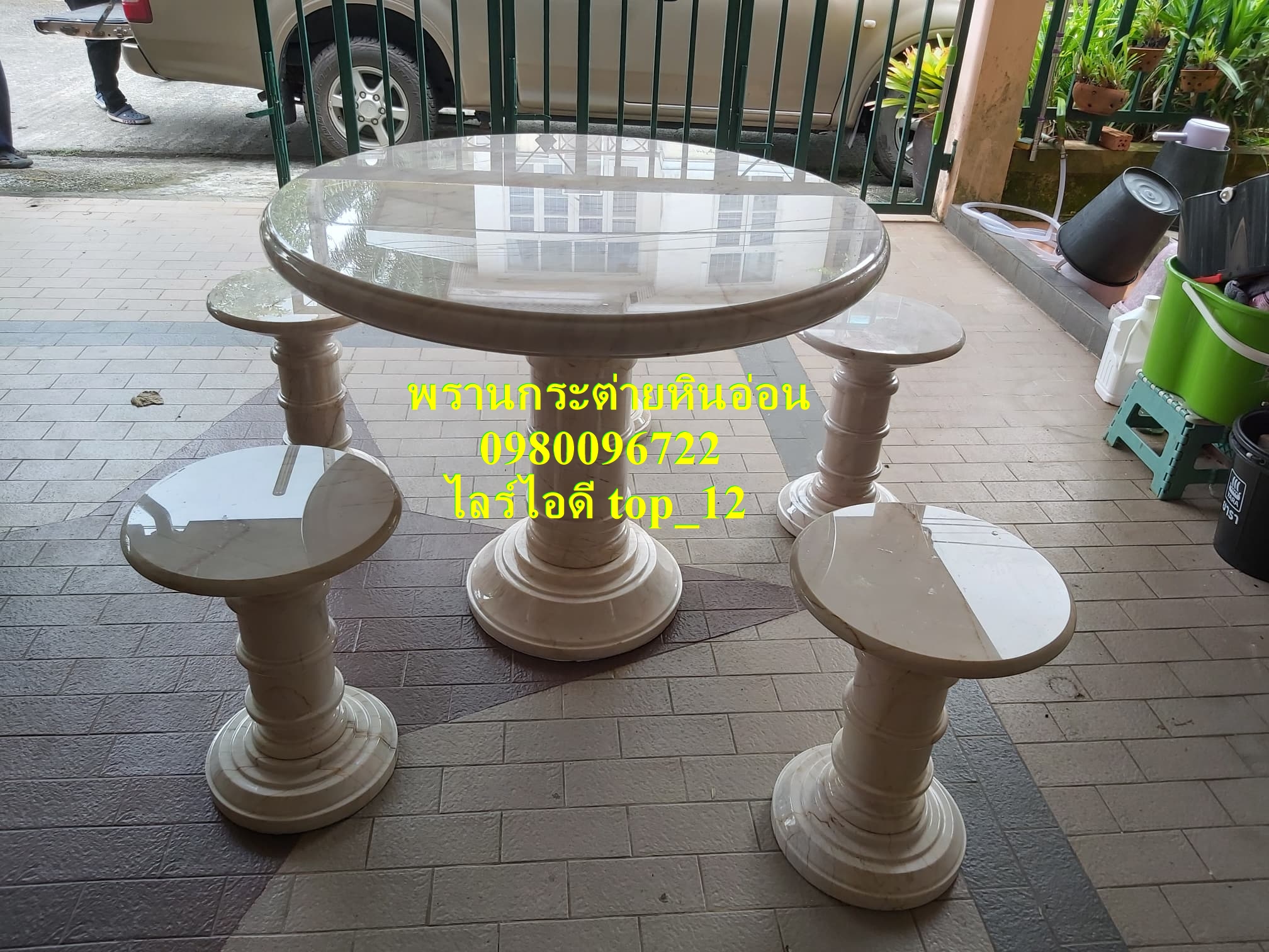 โต๊ะรับประทานอาหารทรงกลมหินอ่อน