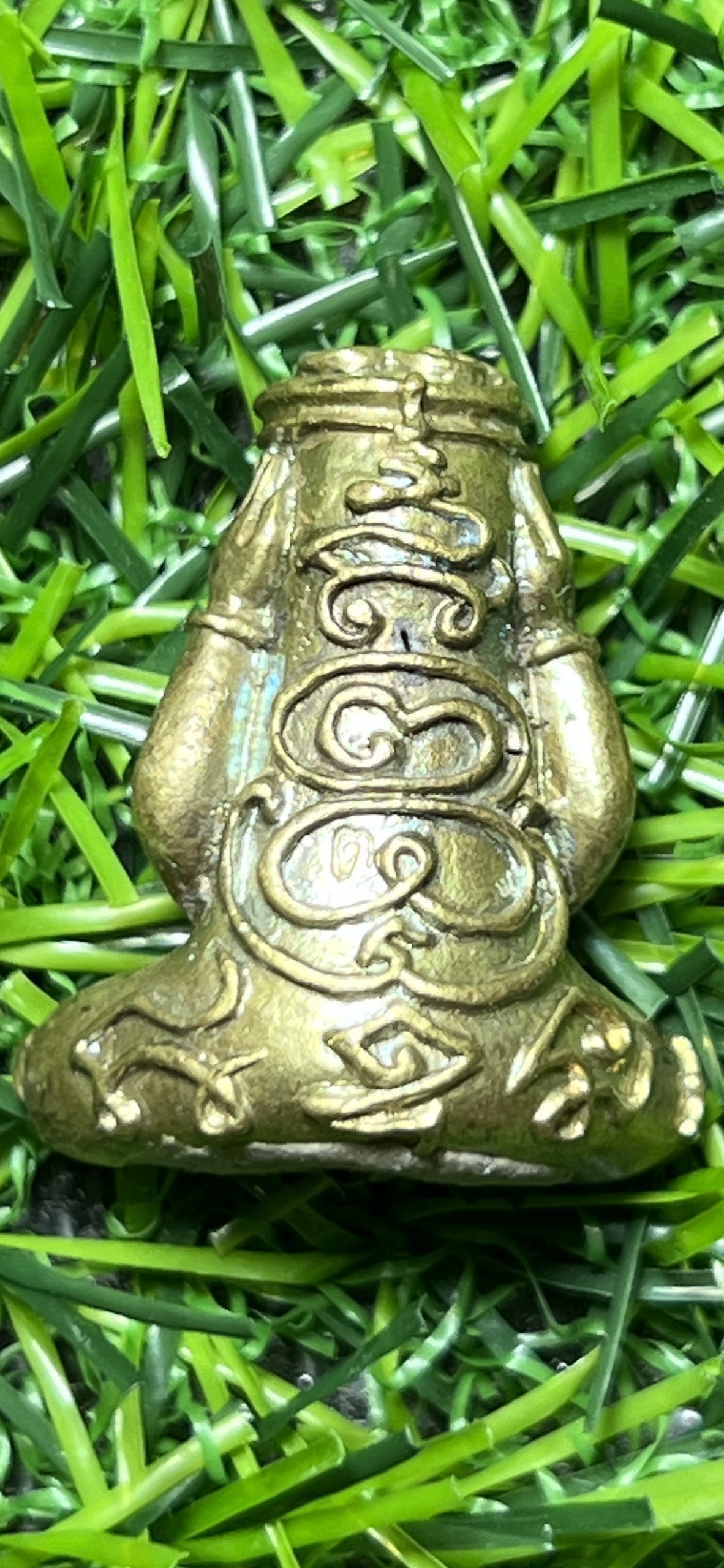 พระปิดตามหาอุด เนื้อโลหะทองผสมชนวนอาถรรพ์ศักดิ์สิทธิ์ ตอกโค๊ต "ต" ใต้ฐานอุดผงอาถรรพ์ฝังพลอยโลหิต พระอาจารย์ต้อม วัดท่าสะแบง จังหวัดร้อยเอ็ด ปี ๒๕๕๖