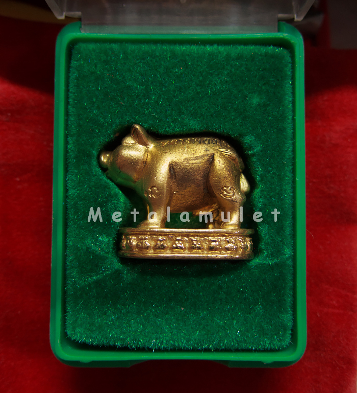 หมูมหาลาภ หลวงพ่อเปิ่น กะไหล่ทอง