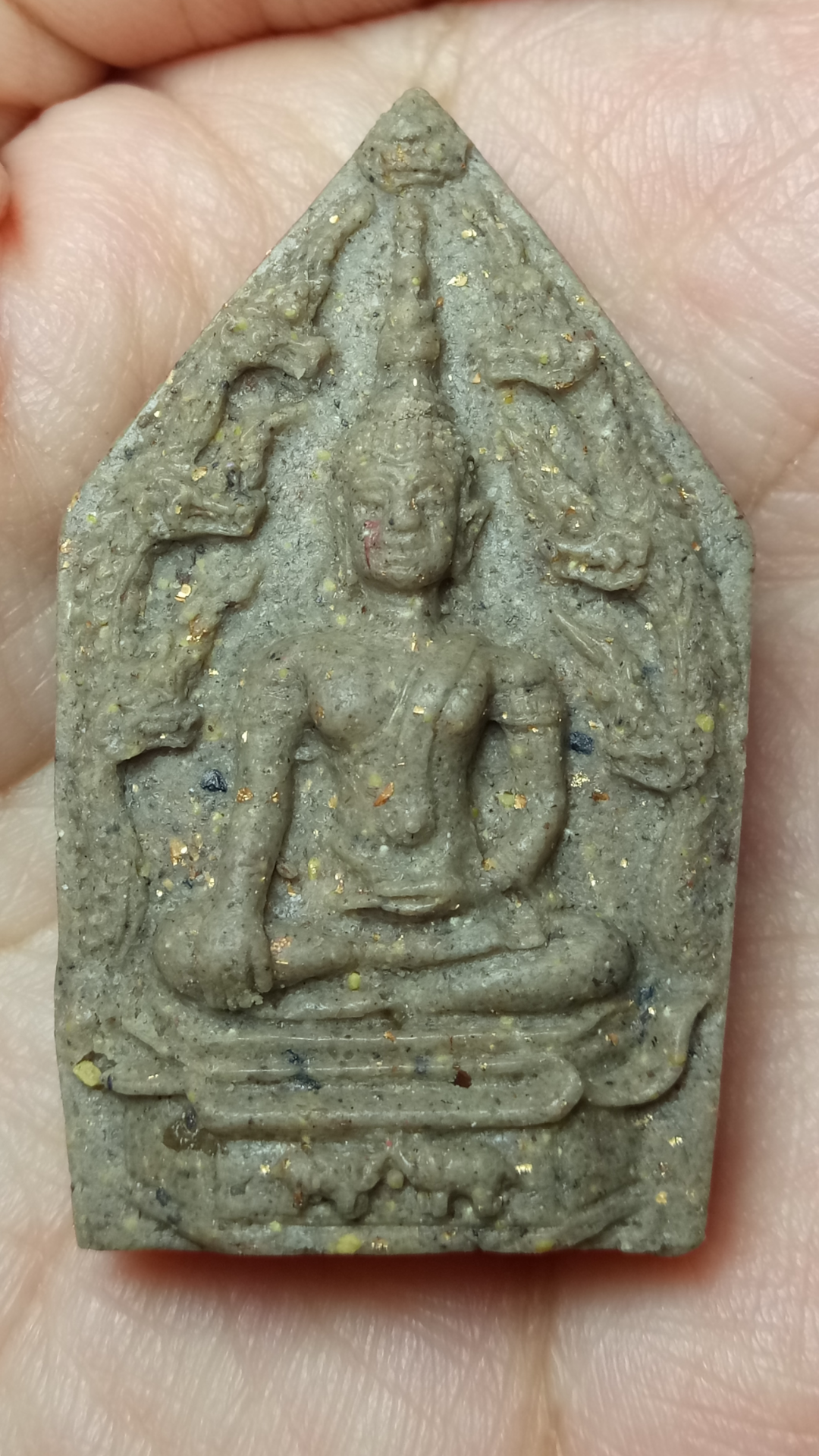 พระผงว่านหลวงพ่อเเสนคำหลังล็อกเก็ต พระอาจารย์ต้อม ปภัสฺสโร วัดท่าสะเเบง จ.ร้อยเอ็ด