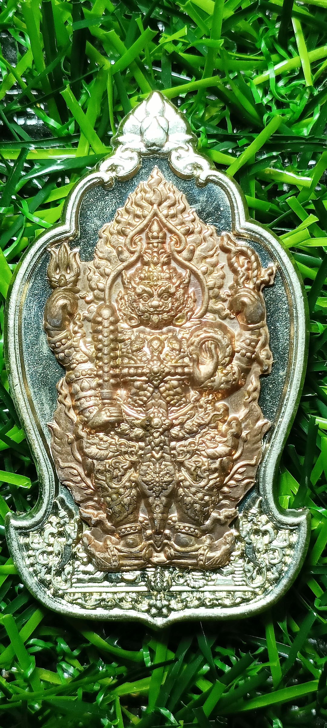 เหรียญท้าวเวสสุวรรณโณ รุ่นรวยโคตรโคตร หลวงตาขึม วัดบ้านผักขะ จ.ศรีสะเกษ เนื้ออัลปาก้า หน้ากากนวะ หมายเลข ๖