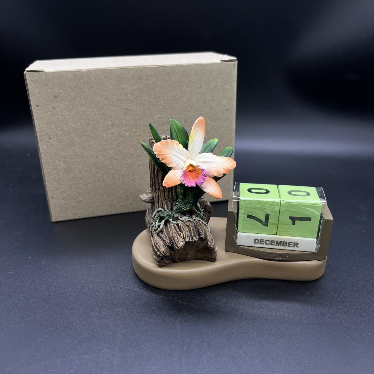 (ซื้อครบ 4,000 บาท รับของกำนัล) ที่เสียบปากกา ตั้งโต๊ะ แบบที่ 2