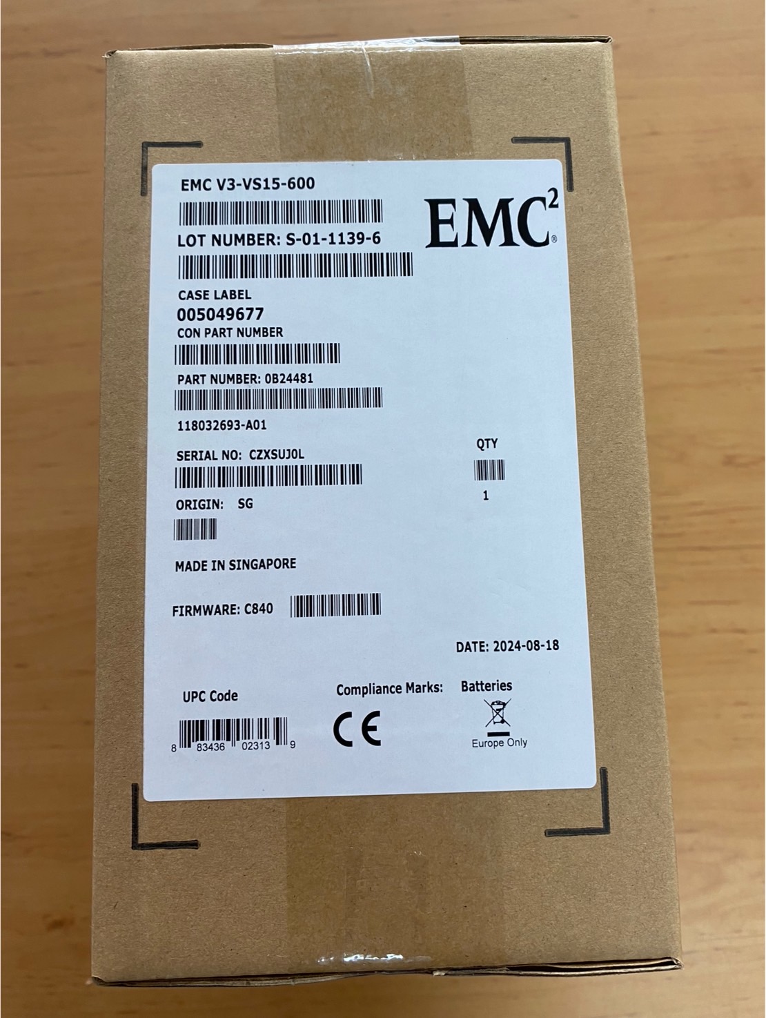 EMC 600GB 15K SAS 6Gbps 3.5'' Hard Drive // HUS156060VLS600 / EMC 118032693-A01 / 0B24481 / Tray 005049677 (NewInBox) // สินค้ารับประกัน โดย บริษัท อะไหล่เซิร์ฟเวอร์ จำกัด