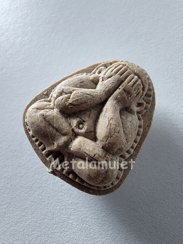 ปิดตา ลป. ม่น