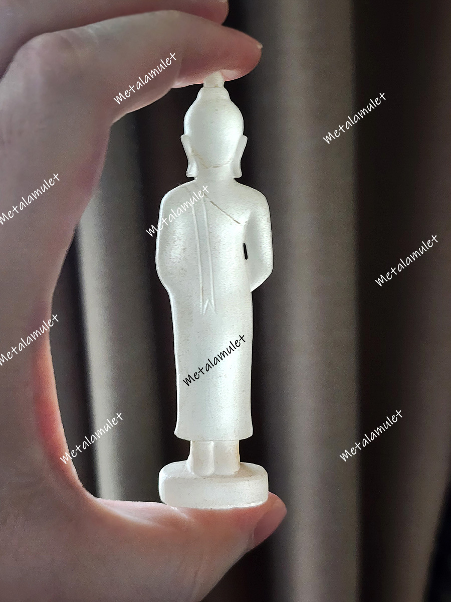 พระเนื้อแก้ว