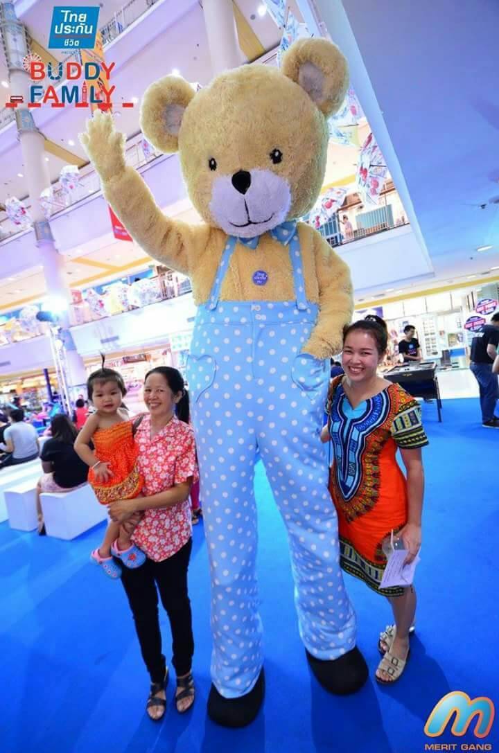 ตัวตลกขายาว Clown Stilt Walkers