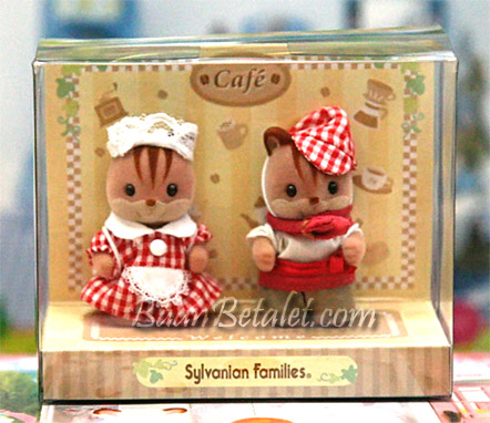 เบบี้กระรอกวอลนัทในชุดคาเฟ่ (JP) Sylvanian Families Baby Squirrel Cafe