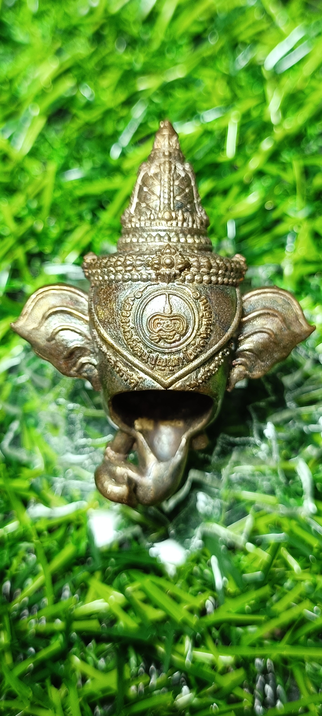 เศียรพระพิฆเณศประทานพร หลวงพ่อพัฒน์ วัดห้วยด้วน ปี 2565 เนื้อชนวนผิวรุ้ง หมายเลข๓๘๐