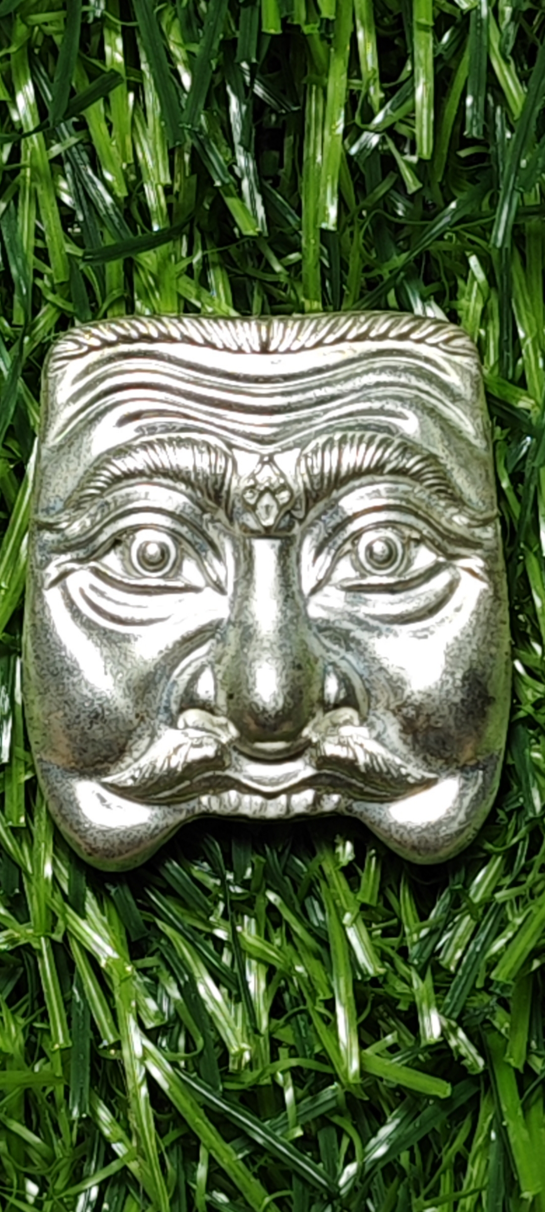 หน้าพรานมโนราห์ รุ่นแรก พ่อท่านลาภ วัดเขากอบ อ.ห้วยยอด จ.ตรัง เกจิผู้ได้ฉายานามมงคล บนได้ไหว้รับ เนื้อเงิน หมายเลข ๗๒