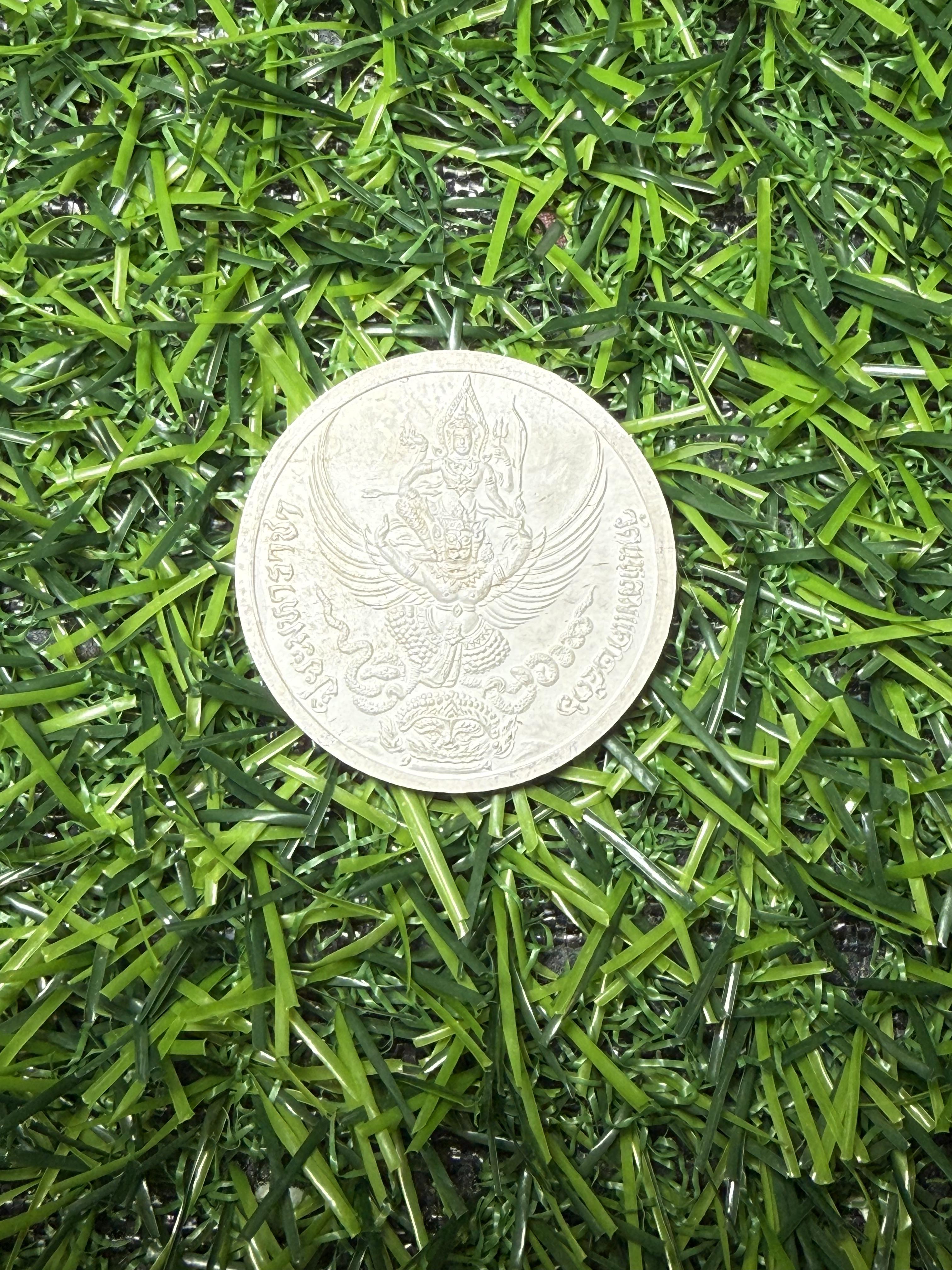 เหรียญ รัชกาลที่ 5 ด้านหลังเป็นนารายณ์ทรงครุฑ วัดแหลมแค ปี 2536 พิมพ์ใหญ่ เนื้อเงินลงยาฟ้า