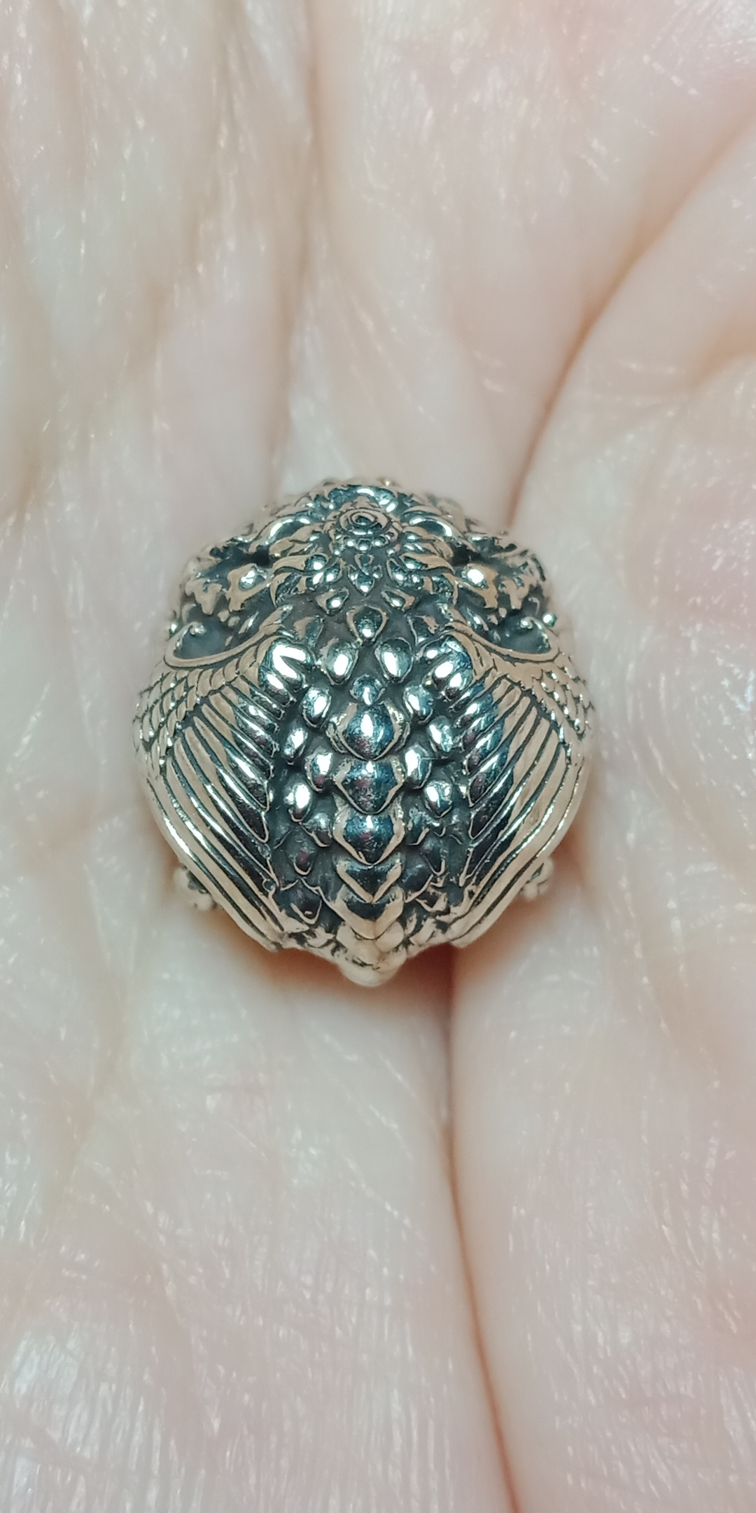 ลูกอมราหู รุ่นราหูยกชีวิตพลิกดวง หลวงปู่เล็ง วัดหนองแกสามัคคีธรรม เนื้อทองขาว