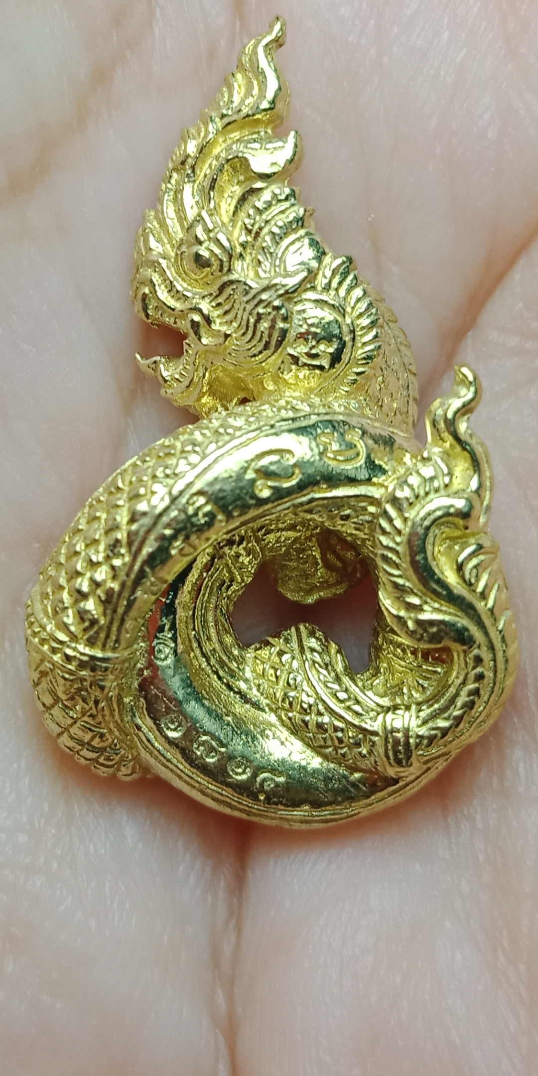 รูปหล่อองค์พญานาค หลวงพ่อรักษ์ อนาลโย วัดสุทธาวาส วิปัสสนาจ.พระนครศรีอยุธยา รุ่นขุมทรัพย์นาคราช ปี พ.ศ.2560 เนื้อทองราชาโชค