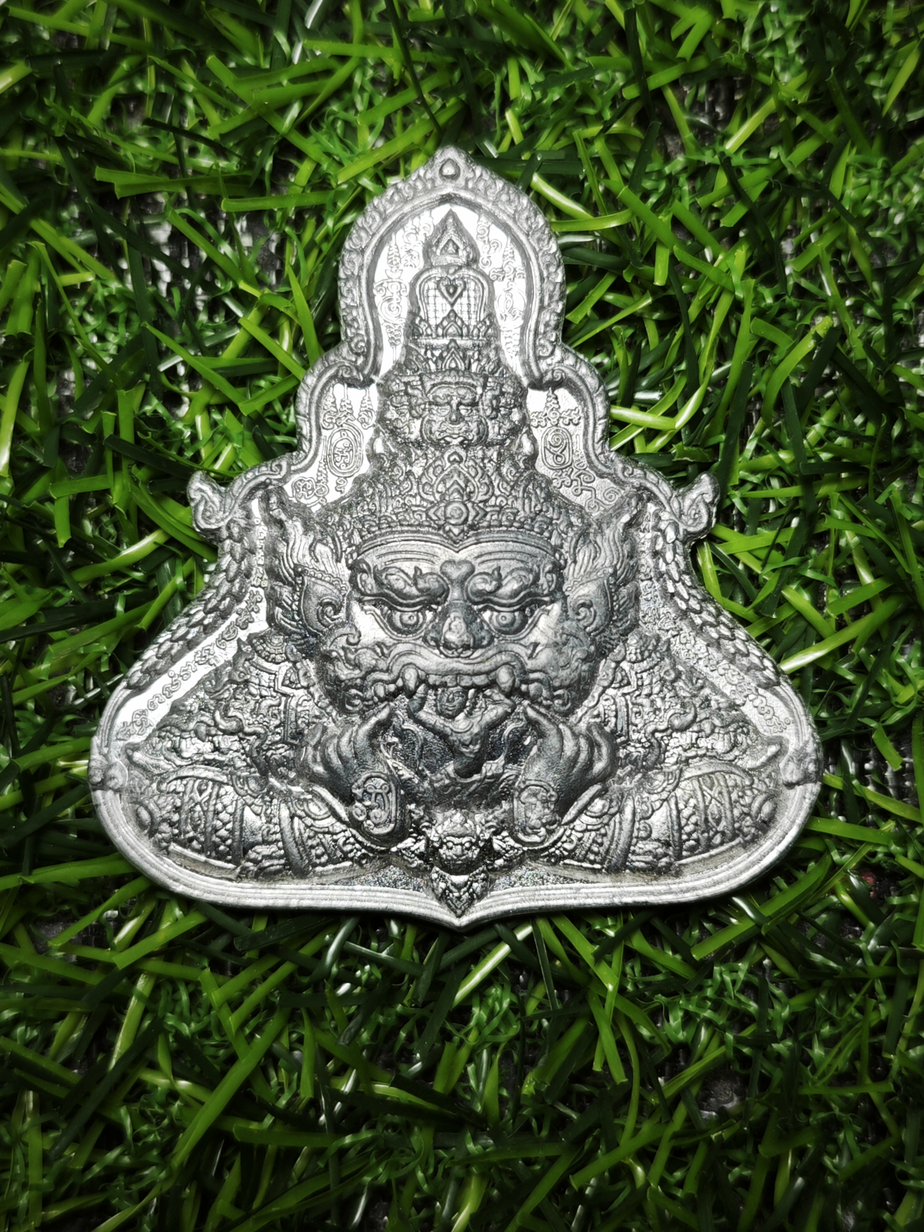 เหรียญเทพราหูบันดาลทรัพย์ หลังพระเกตุทรงพยานาคเสริมดวง หลวงปู่บัว แก้วคง รุ่นเปิดโลกธาตุ 55 เนื้อตะกั่วโบราณ ขนาด 4.8x5.1 ซ.ม.