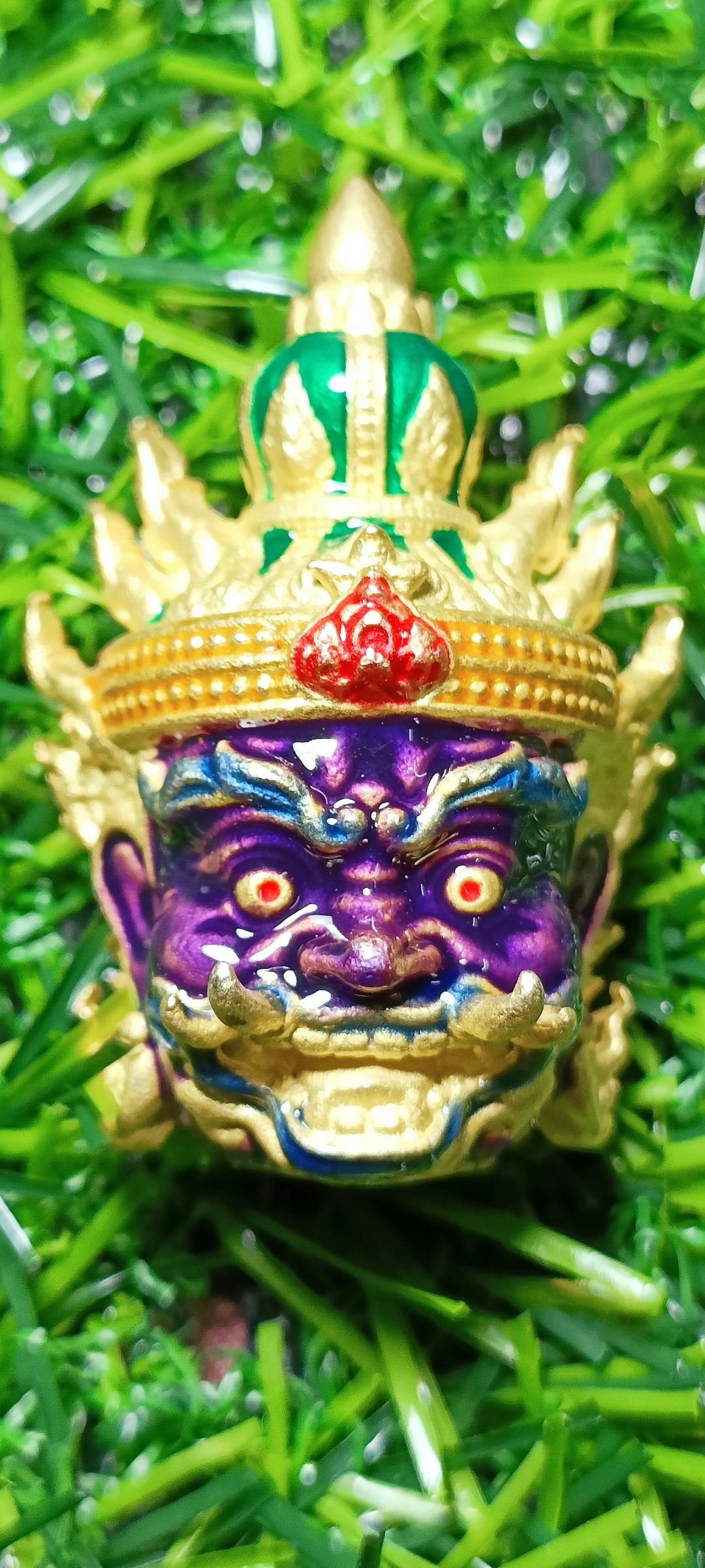 เศียรท้าวเวสสุวรรณ รุ่น บูชาครู เจ้าคุณพัฒน์ วัดห้วยด้วน ปี 65 เนื้อกะไหล่ทองพ่นทราย ลงยาม่วง