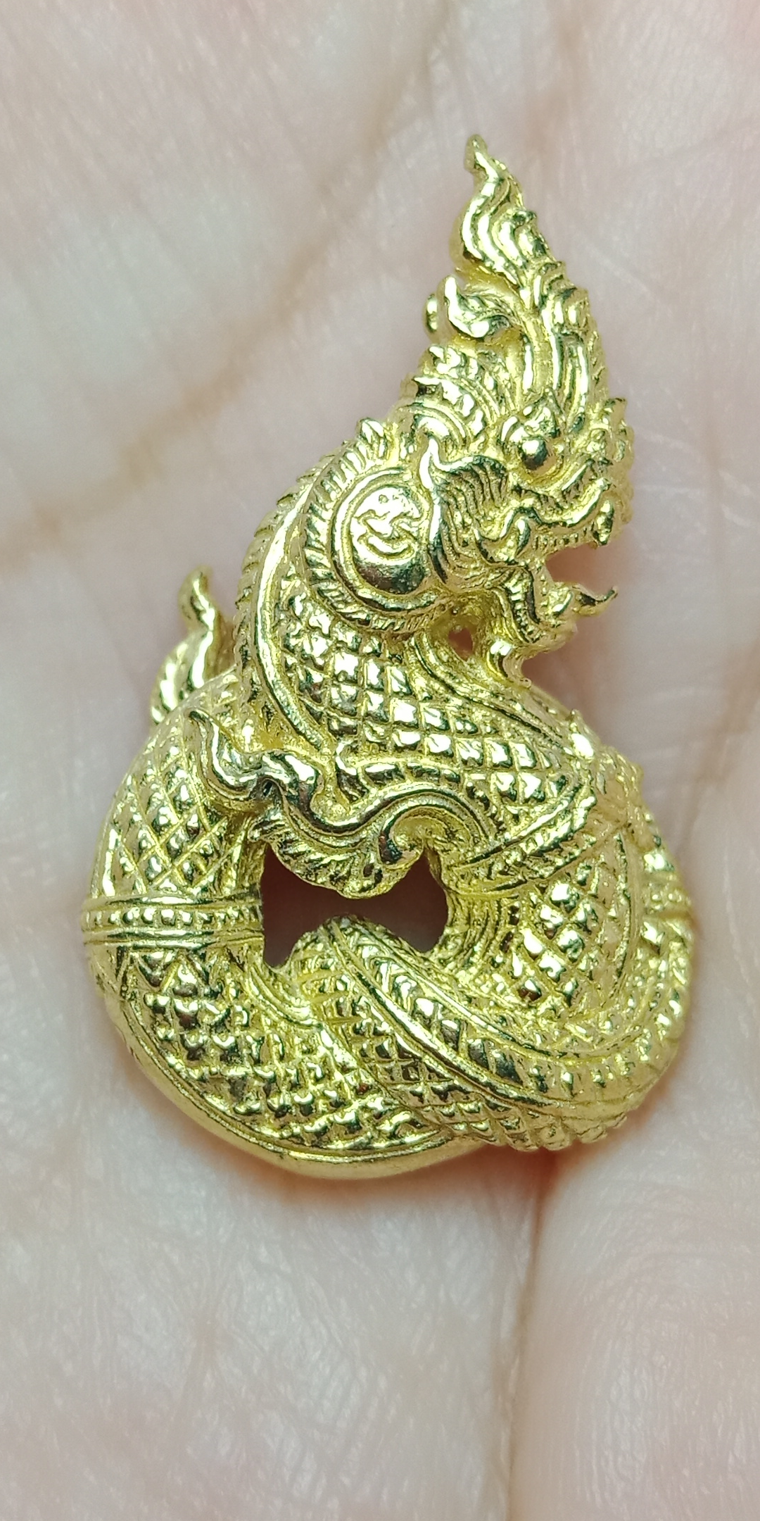 รูปหล่อองค์พญานาค หลวงพ่อรักษ์ อนาลโย วัดสุทธาวาส วิปัสสนาจ.พระนครศรีอยุธยา รุ่นขุมทรัพย์นาคราช ปี พ.ศ.2560 เนื้อทองราชาโชค