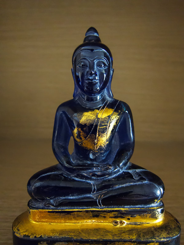 พระพุทธรูปแก้ว