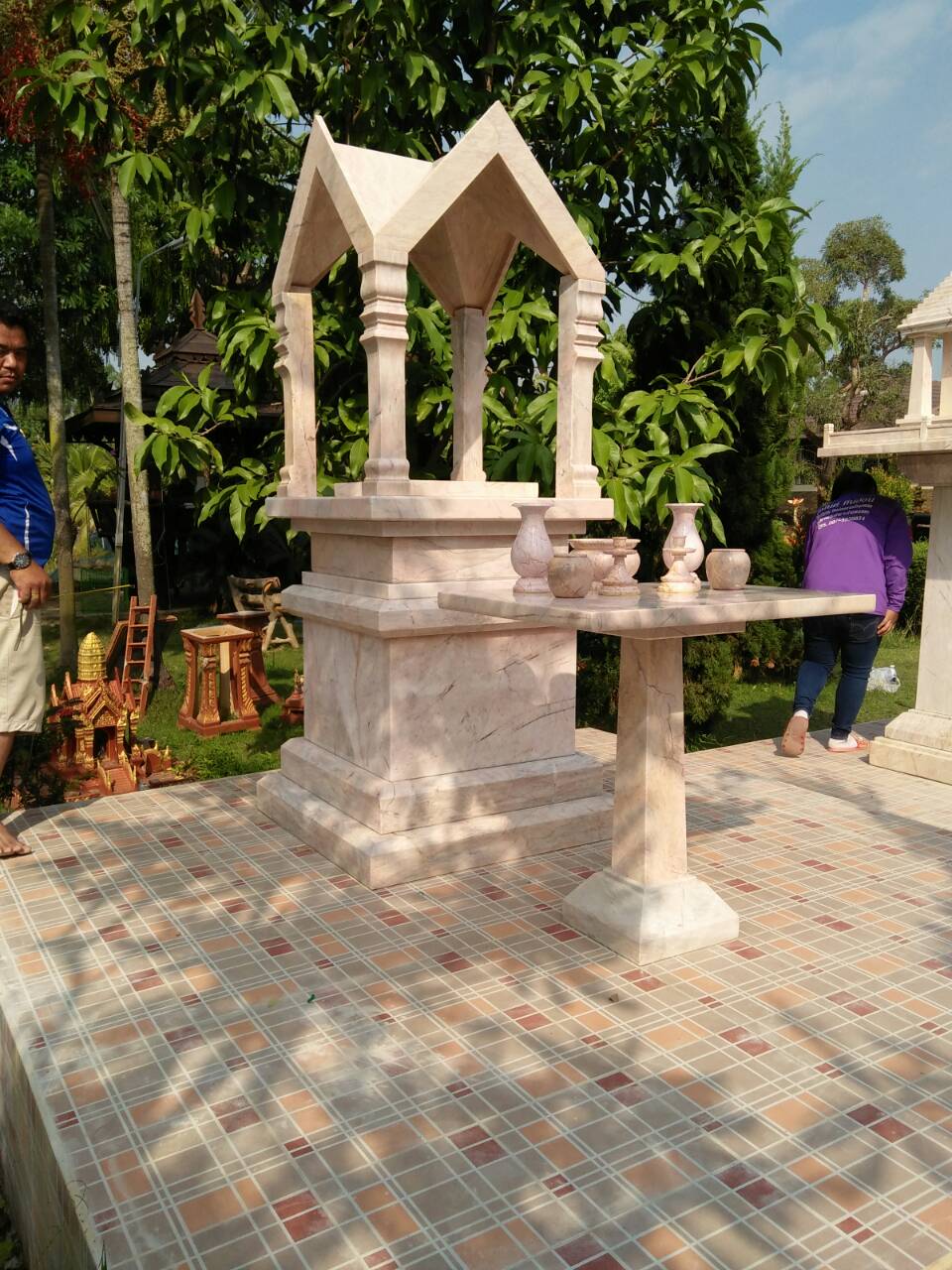 ศาลพระพรหมหินอ่อนทรงโมเดิร์น