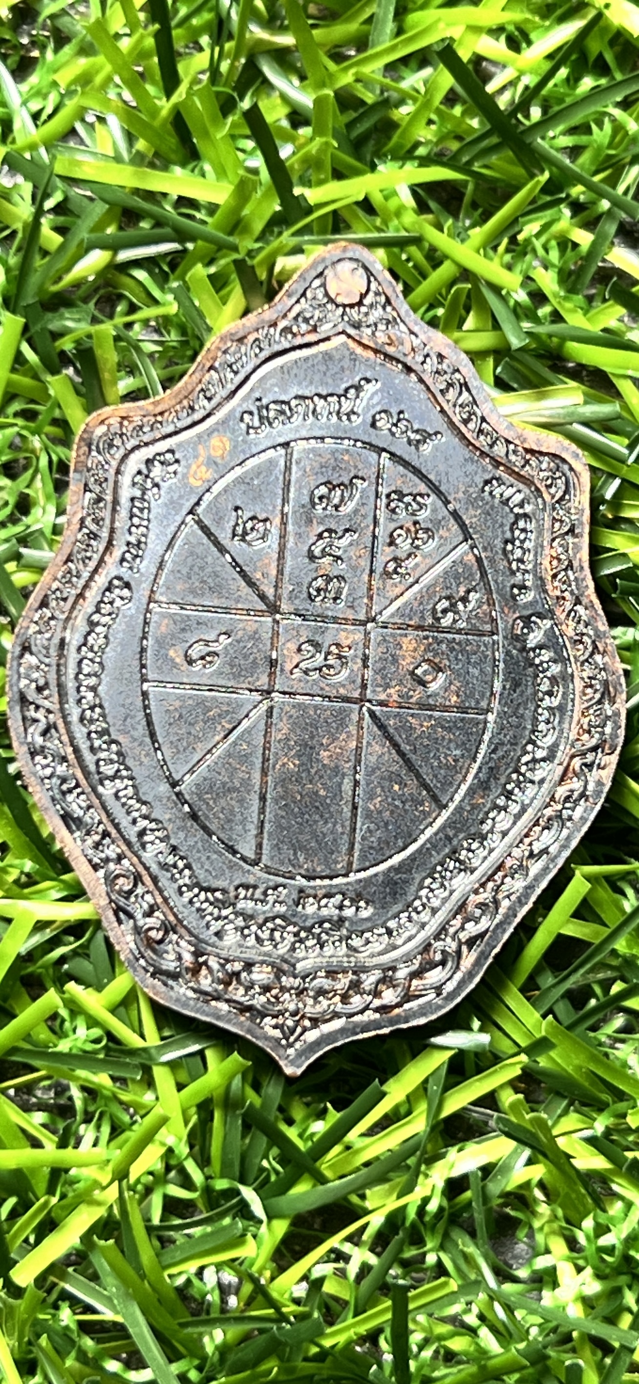 นวะหน้ากากเงินลงยาแดง