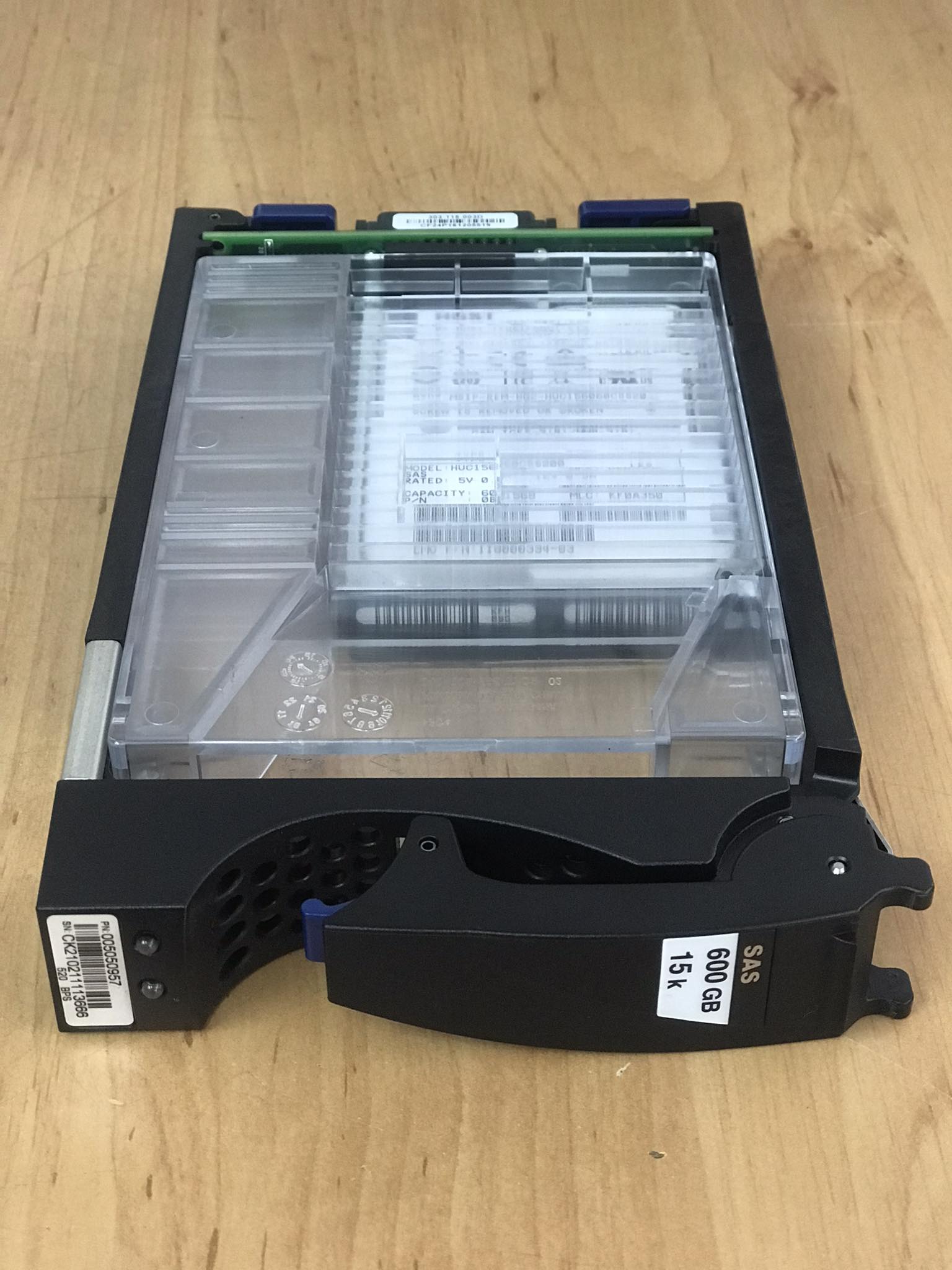EMC HGST 600GB 15K 128MB FC 2.5''Hard Drive // EMC 118000394-03 / Tray 005050927 / HUC156060CSS200 / 0B31568 (Used) // สินค้ารับประกัน โดย บริษัท อะไหล่เซิร์ฟเวอร์ จำกัด