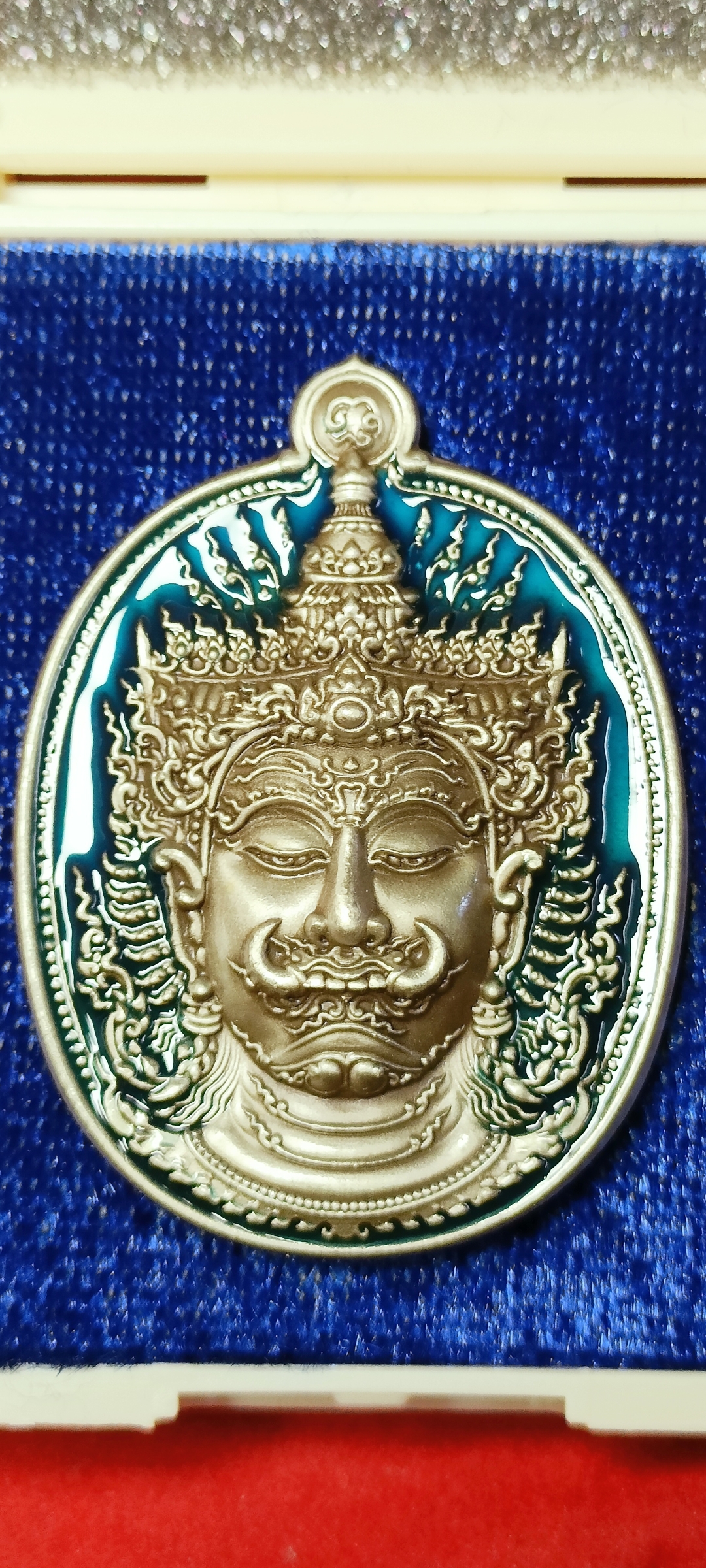 เหรียญเทพเศรษฐี หลวงพ่อสุชาติ อภิชาโต วัดศิลาดอกไม้ เนื้ออัลปาก้าซาตินลงยาฟ้า