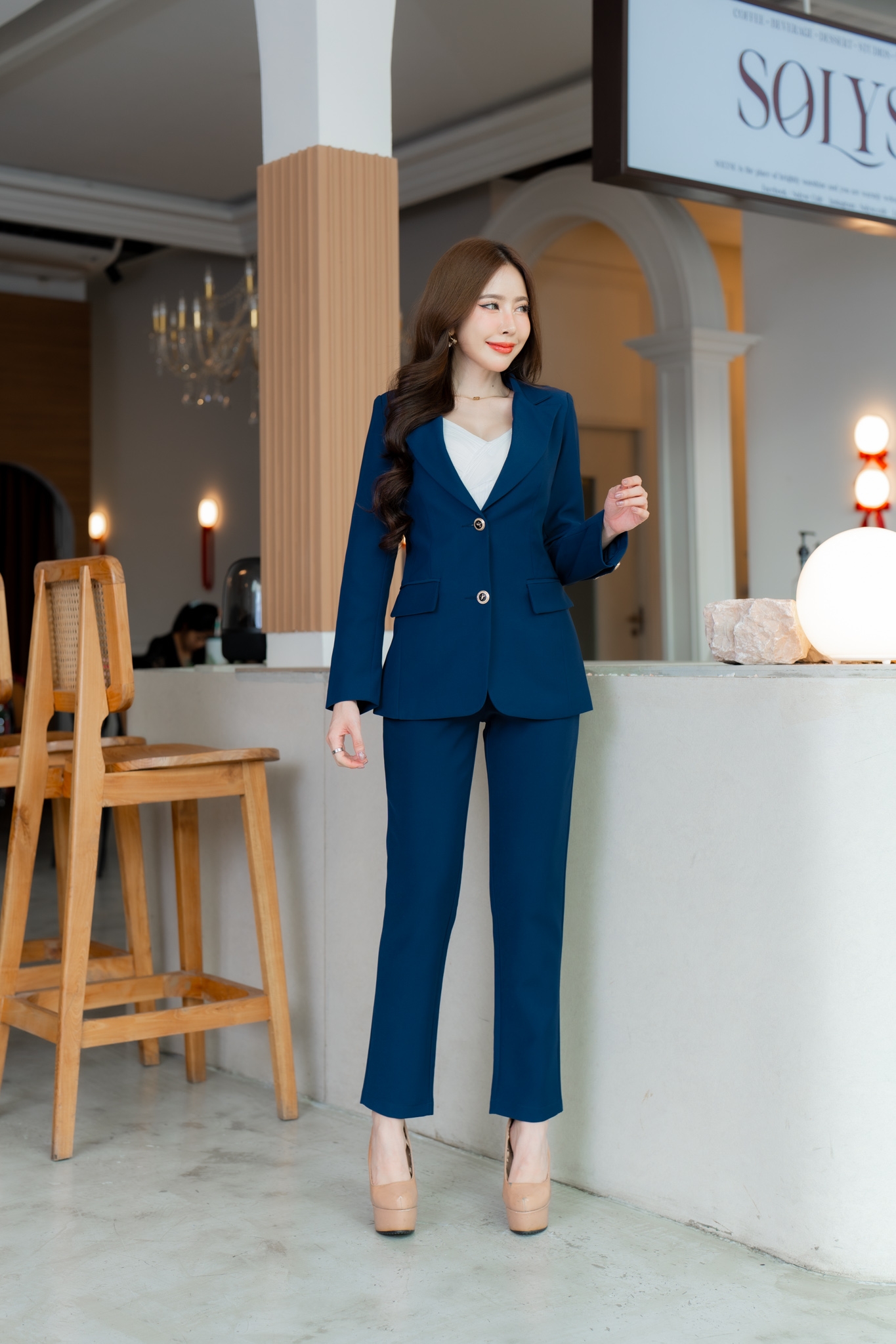 เสื้อสูทผู้หญิงเข้ารูป No.2402 ใส่คู่กางเกงกระบอกเล็ก No.2426-2 (S-6XL)