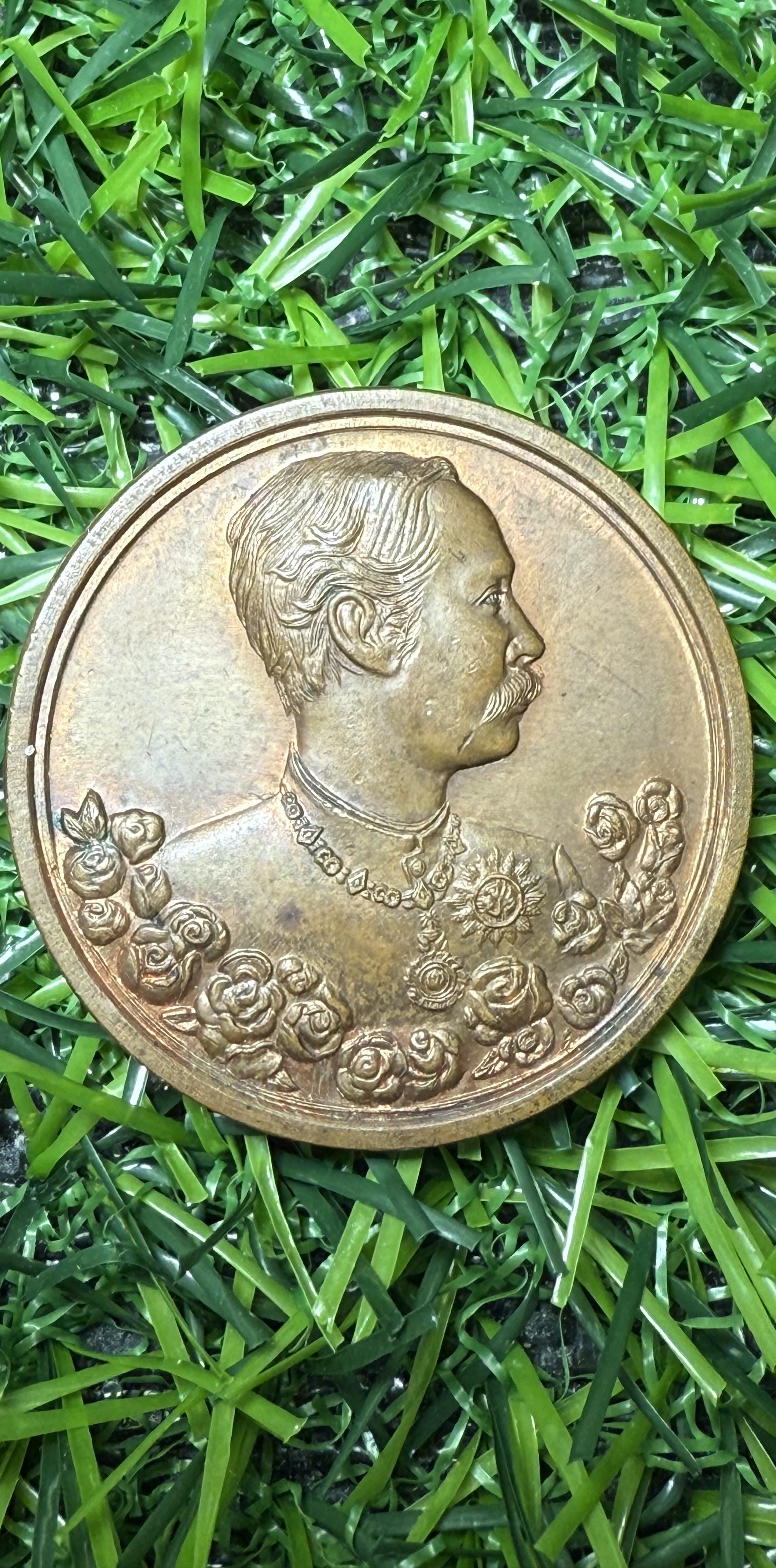 เหรียญ ร.5 ด้านหลังเป็นนารายณ์ทรงครุฑ วัดแหลมแค ปี 2536 เนื้อทองแดง พิมพ์ใหญ่