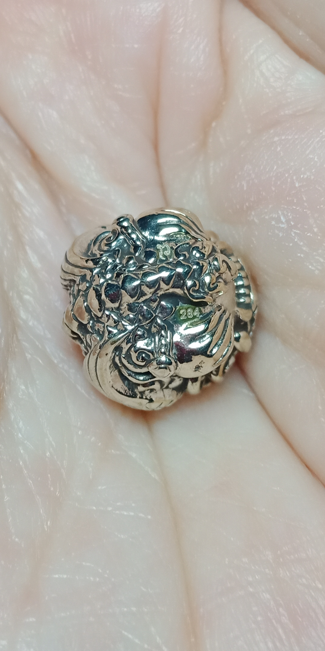 ลูกอมราหู รุ่นราหูยกชีวิตพลิกดวง หลวงปู่เล็ง วัดหนองแกสามัคคีธรรม เนื้อทองขาว