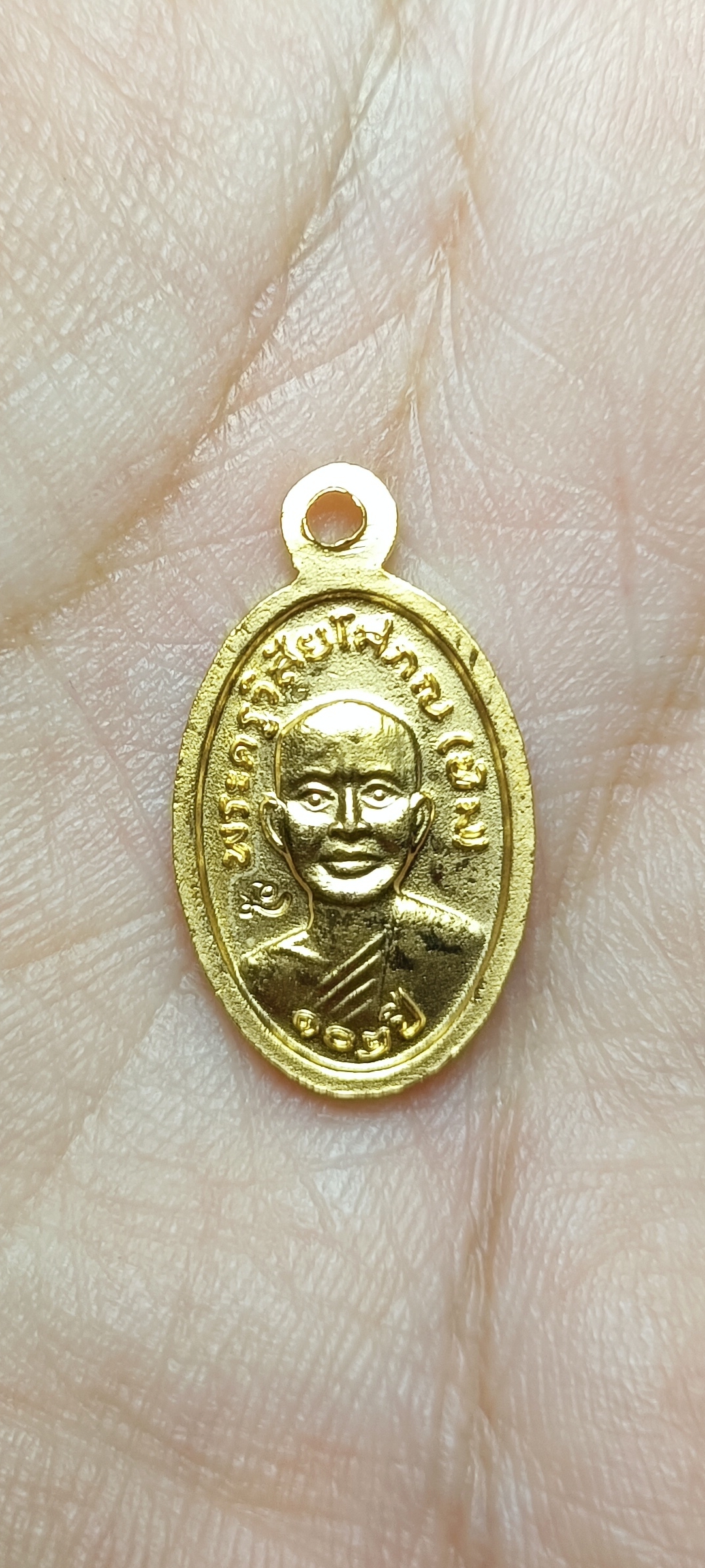 เหรียญหลวงปู่ทวด อาจารย์ทิม รุ่น ๑๐๒ ปี พิมพ์เม็ดแตงใบขี้เหล็ก เนื้อทองแดงนอกลงยาสีธงชาติชุบทอง