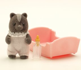 ซิลวาเนียน ดญ เบบี้สกั๊งค์+เปล (UK) Sylvanian Families Skunk Baby Girl