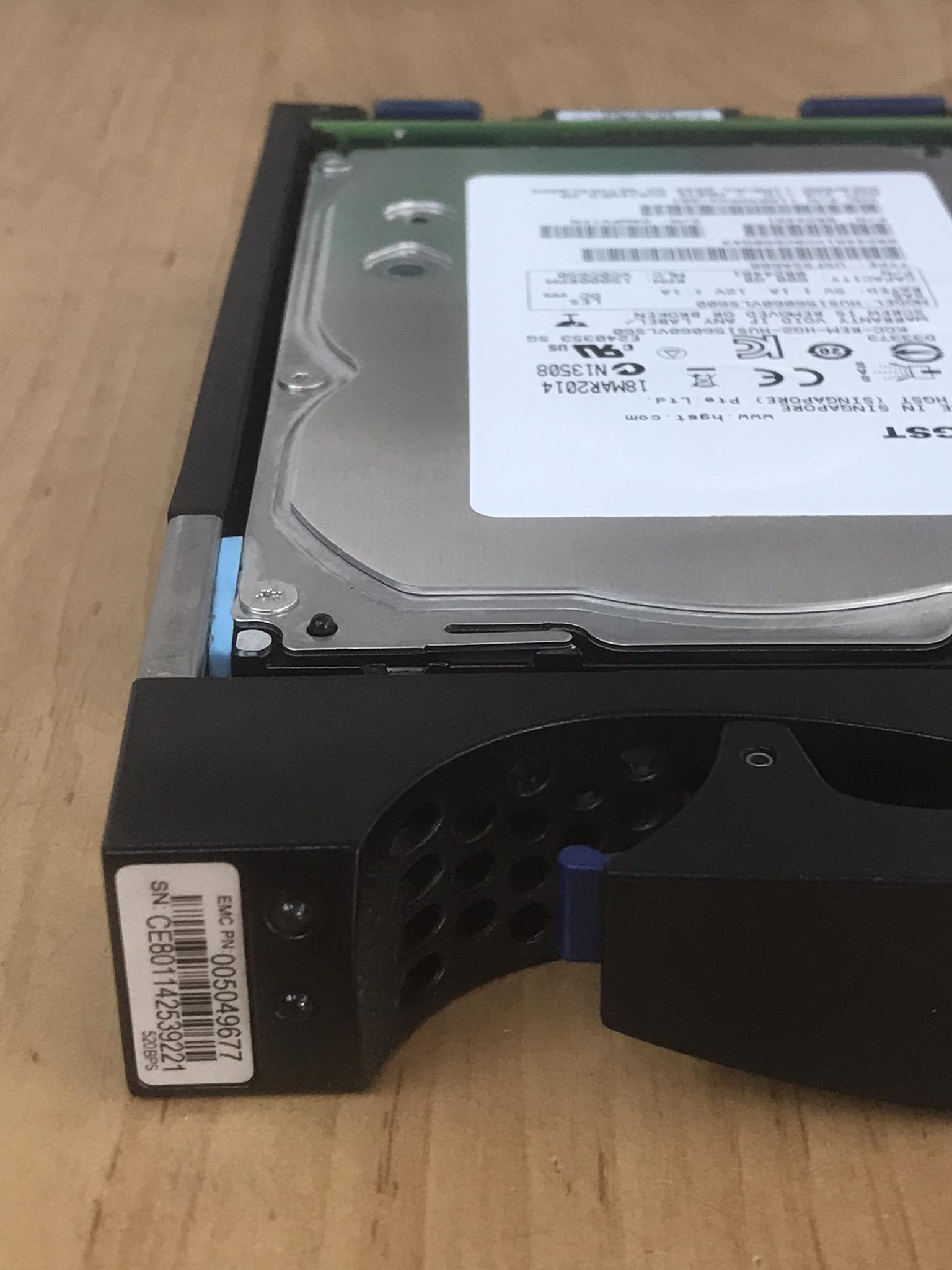 EMC 600GB 15K SAS 6Gbps 3.5'' Hard Drive // HUS156060VLS600 / EMC 118032693-A01 / 0B24481 / Tray 005049677 (NewInBox) // สินค้ารับประกัน โดย บริษัท อะไหล่เซิร์ฟเวอร์ จำกัด