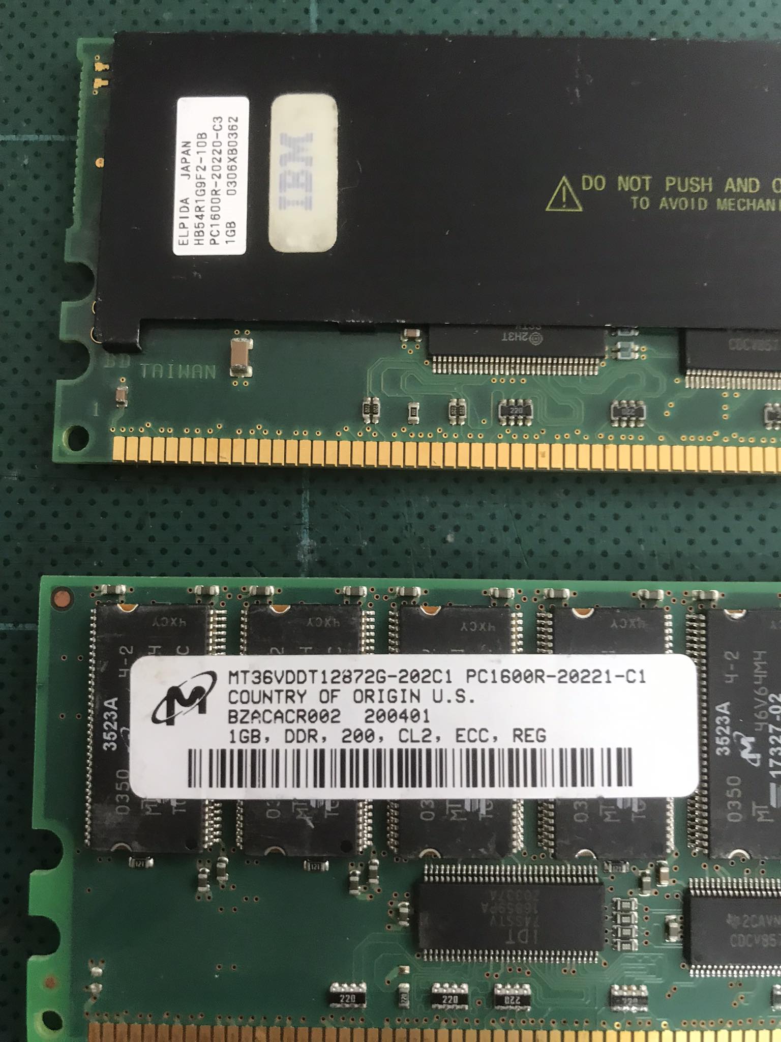 IBM 1GB DDR 200MHZ PC1600 Memory / 33L3286 / 38L3998 (Used) // สินค้ารับประกัน โดย บริษัท อะไหล่เซิร์ฟเวอร์ จำกัด