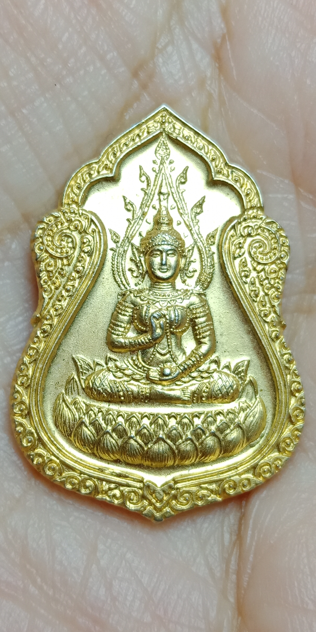 เหรียญพระสุนทรีวาณี วัดสุทัศน์ จ.กรุงเทพฯ ปี 2549 เนื้อกะหลั่ยทอง